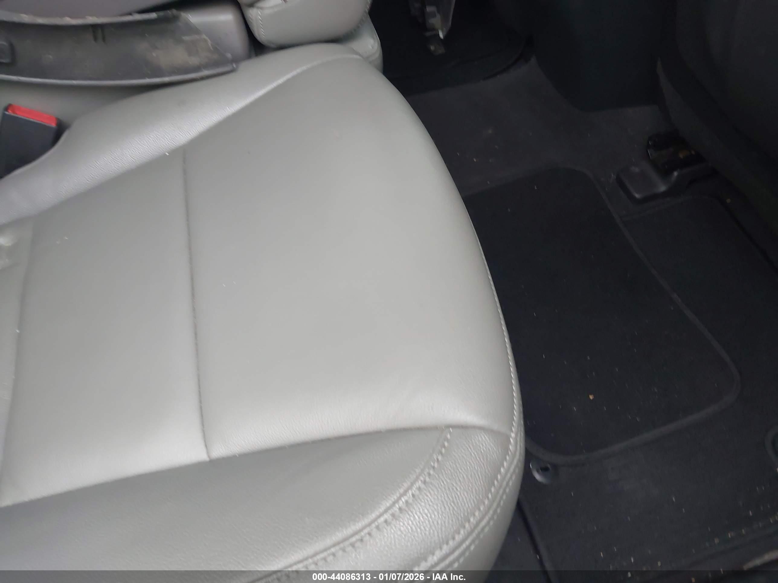 HYUNDAI SANTA image 8