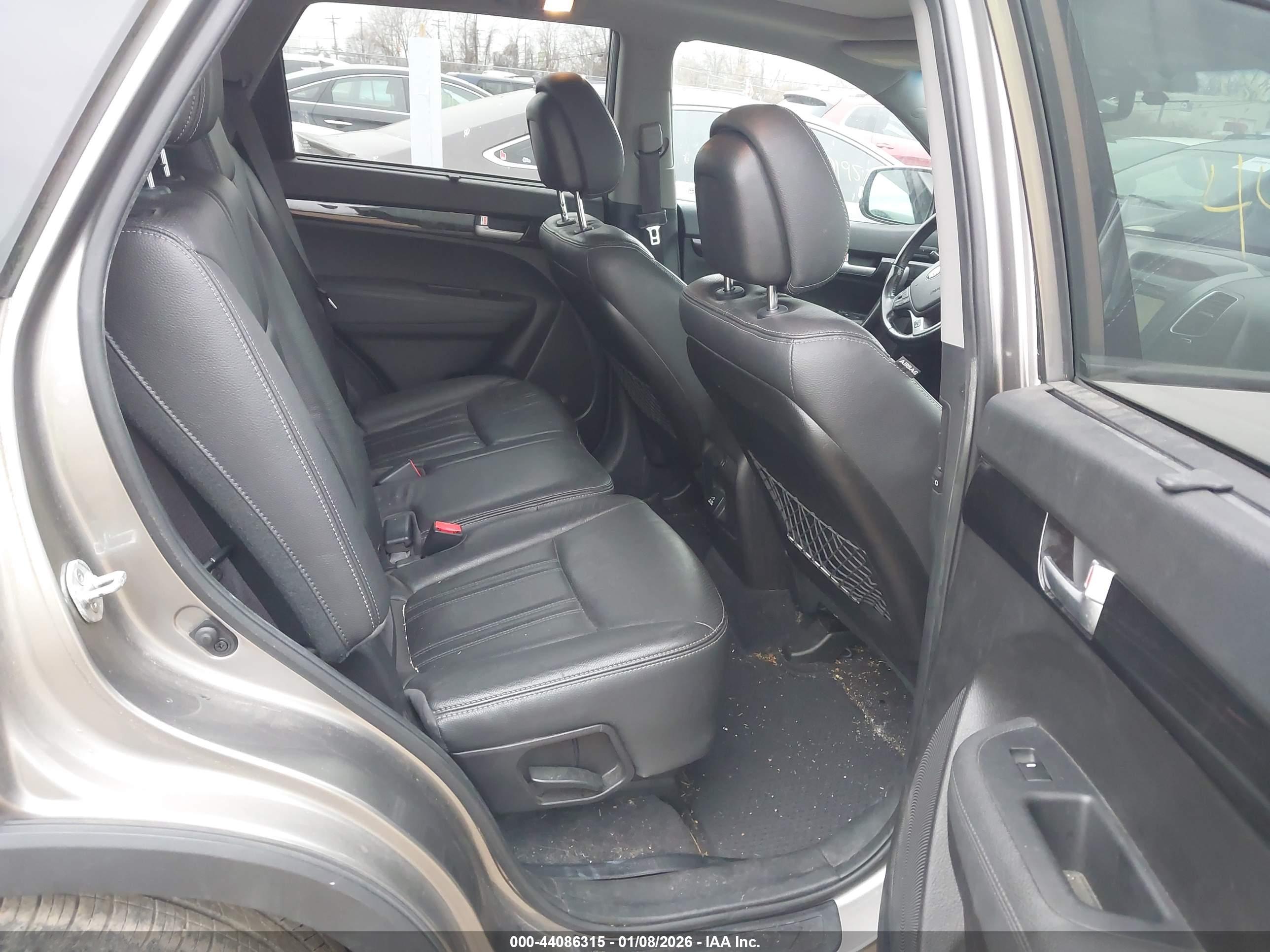 KIA SORENTO image 8