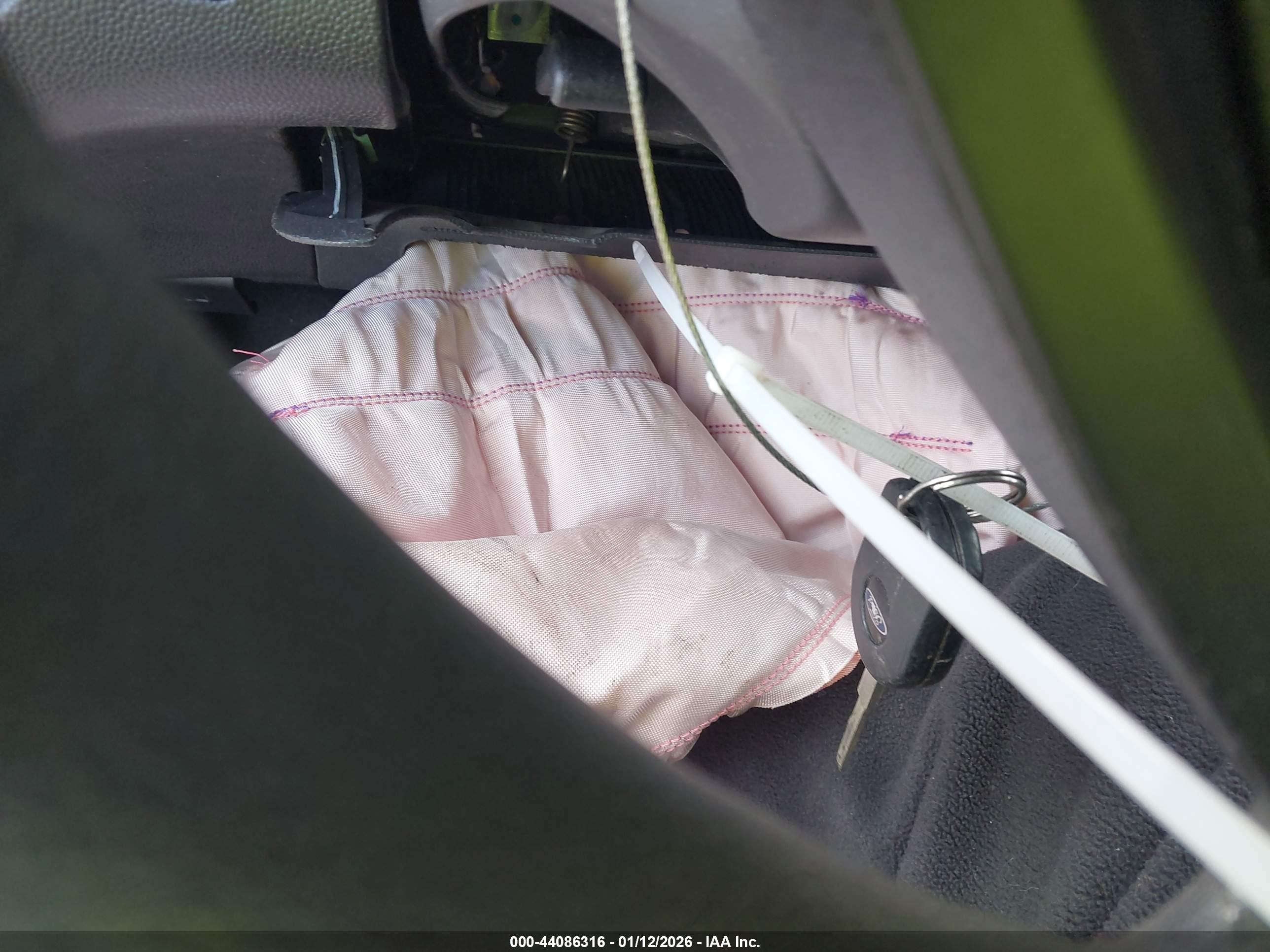 FORD FIESTA image 11
