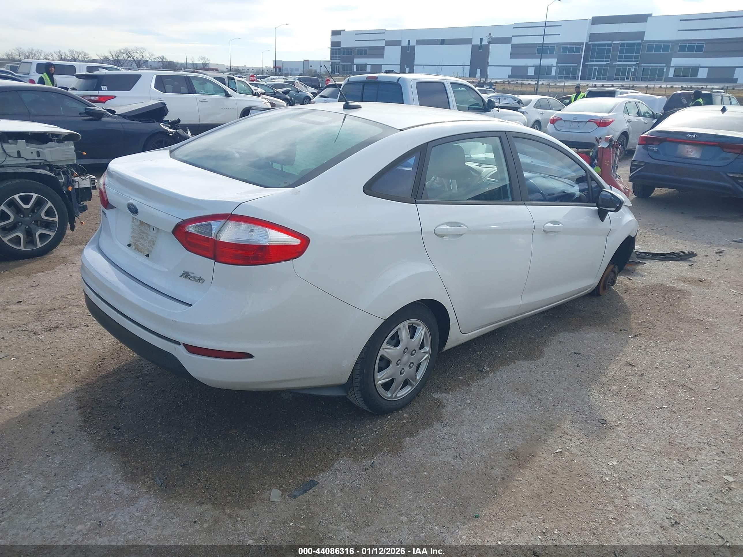 FORD FIESTA image 4