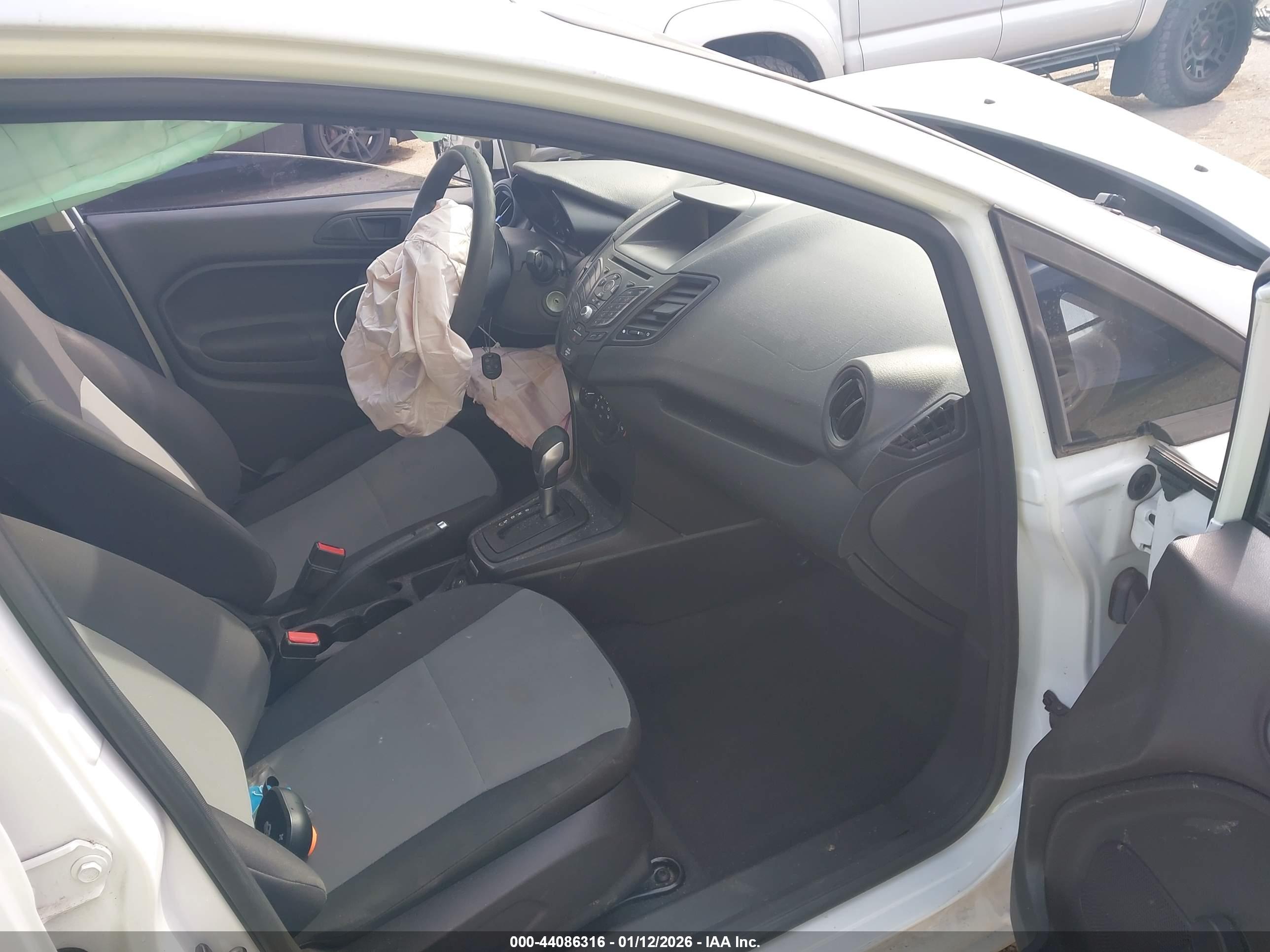 FORD FIESTA image 5