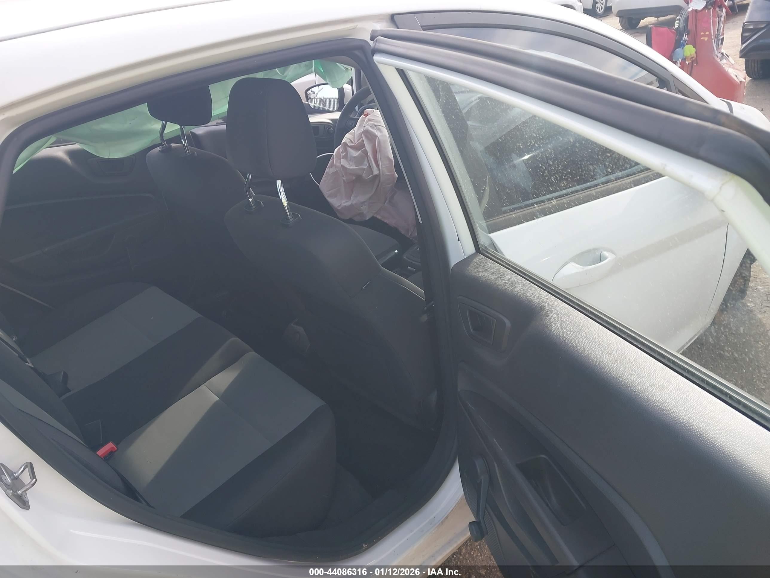 FORD FIESTA image 8