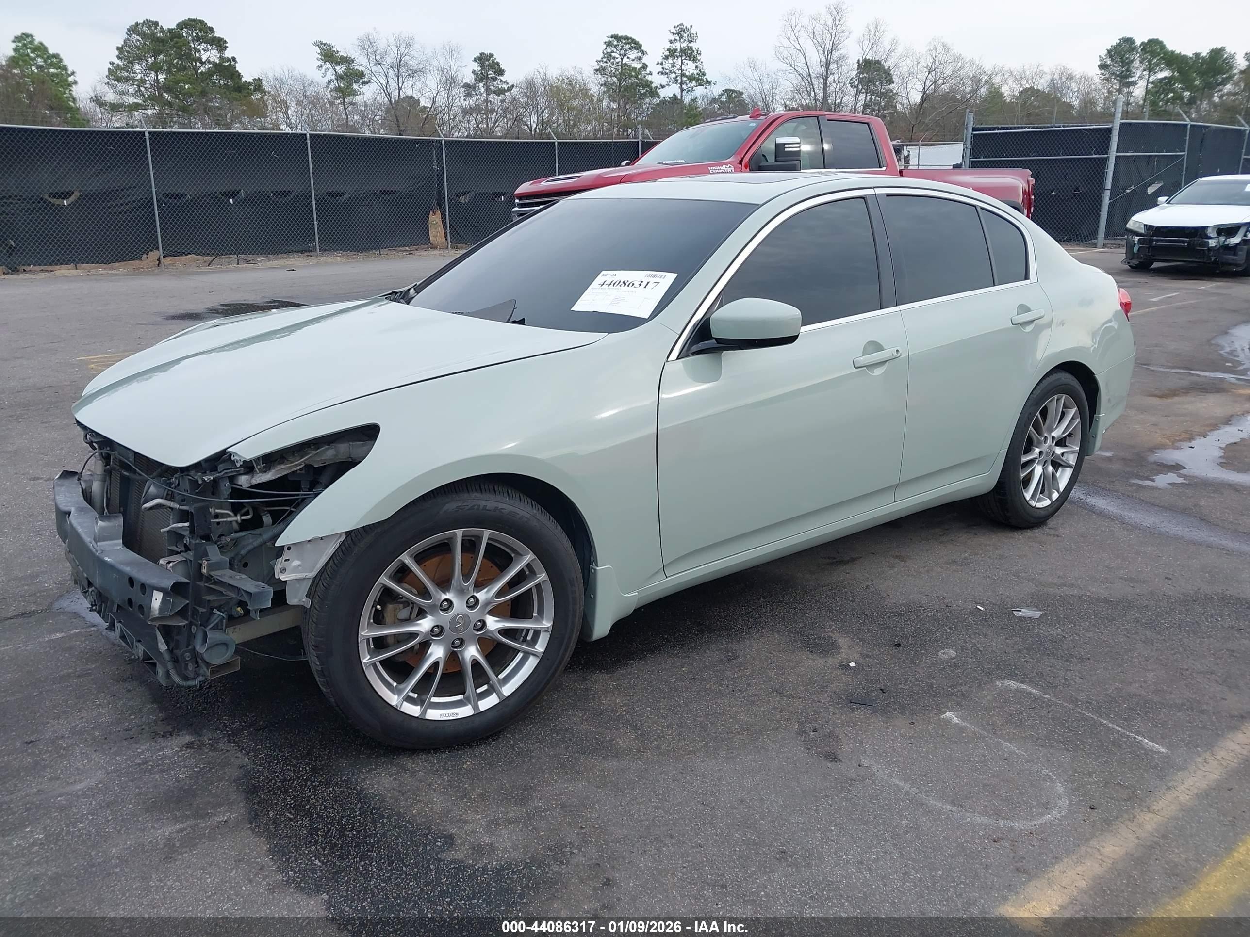 INFINITI G37 image 2