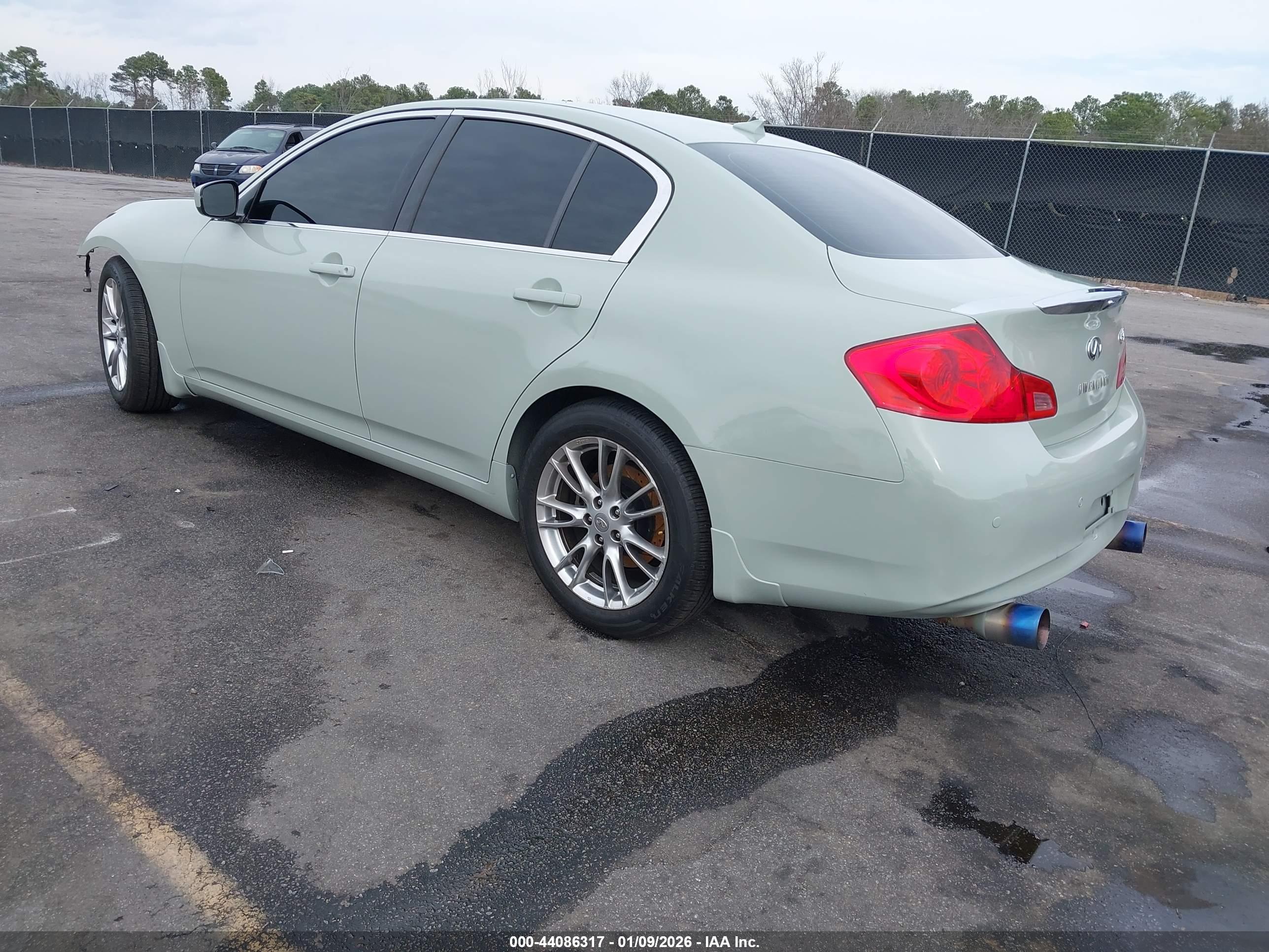INFINITI G37 image 3