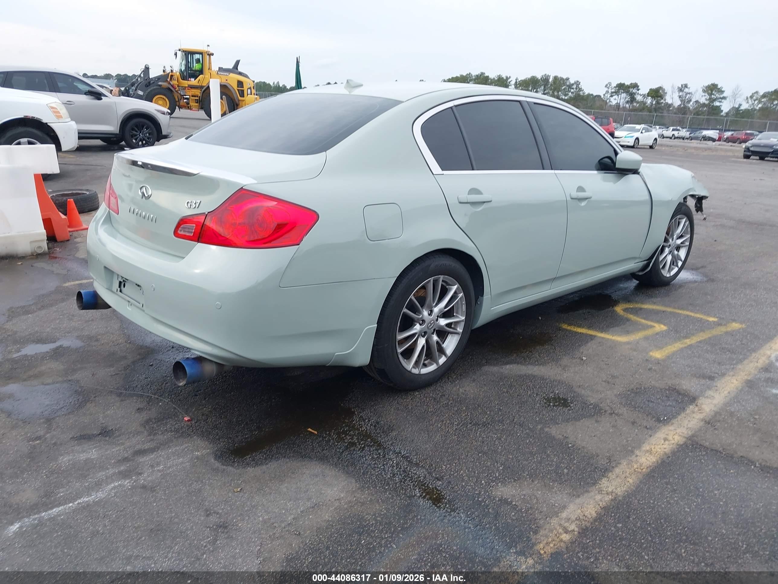 INFINITI G37 image 4