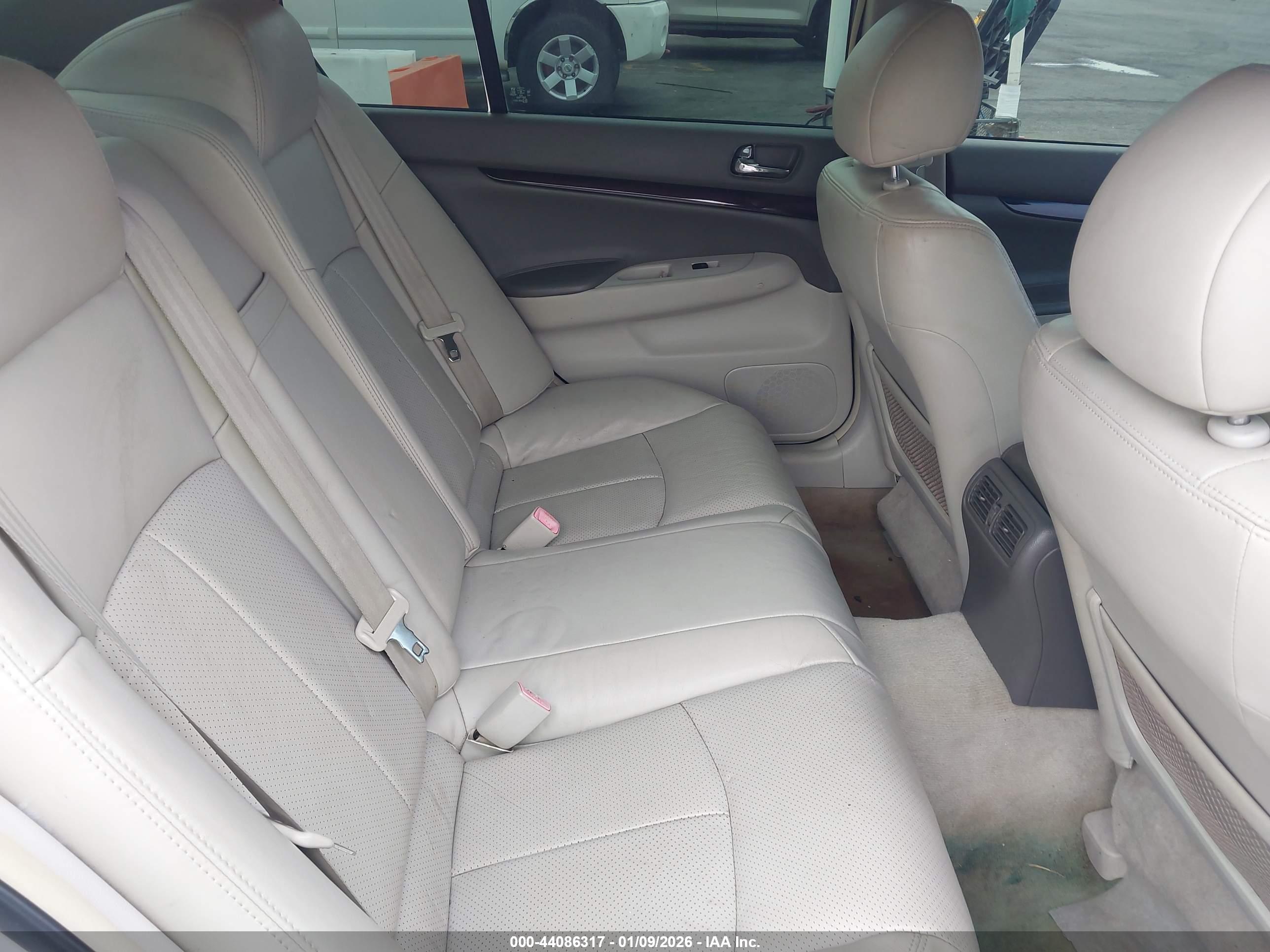 INFINITI G37 image 8