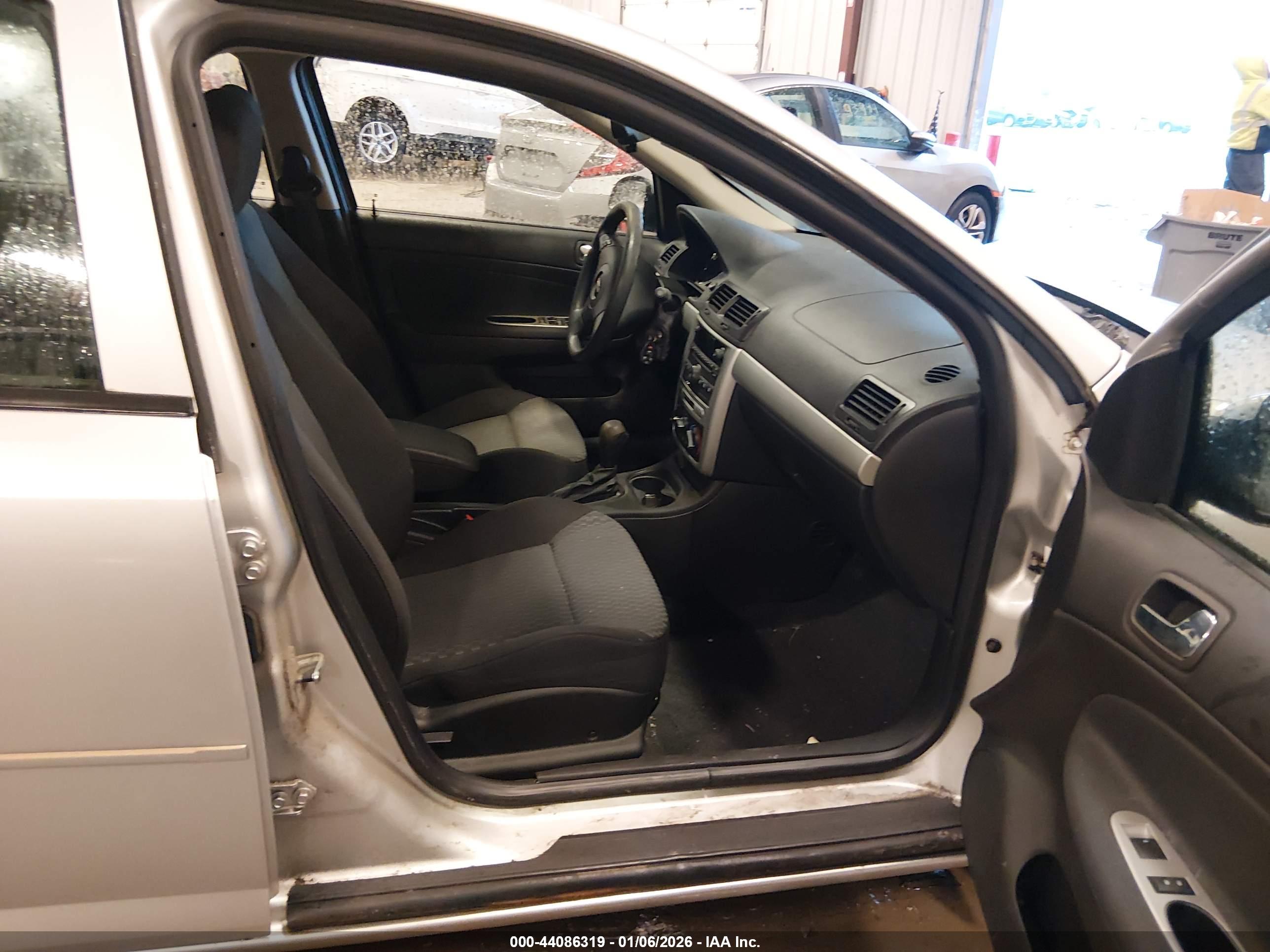 CHEVROLET COBALT image 5