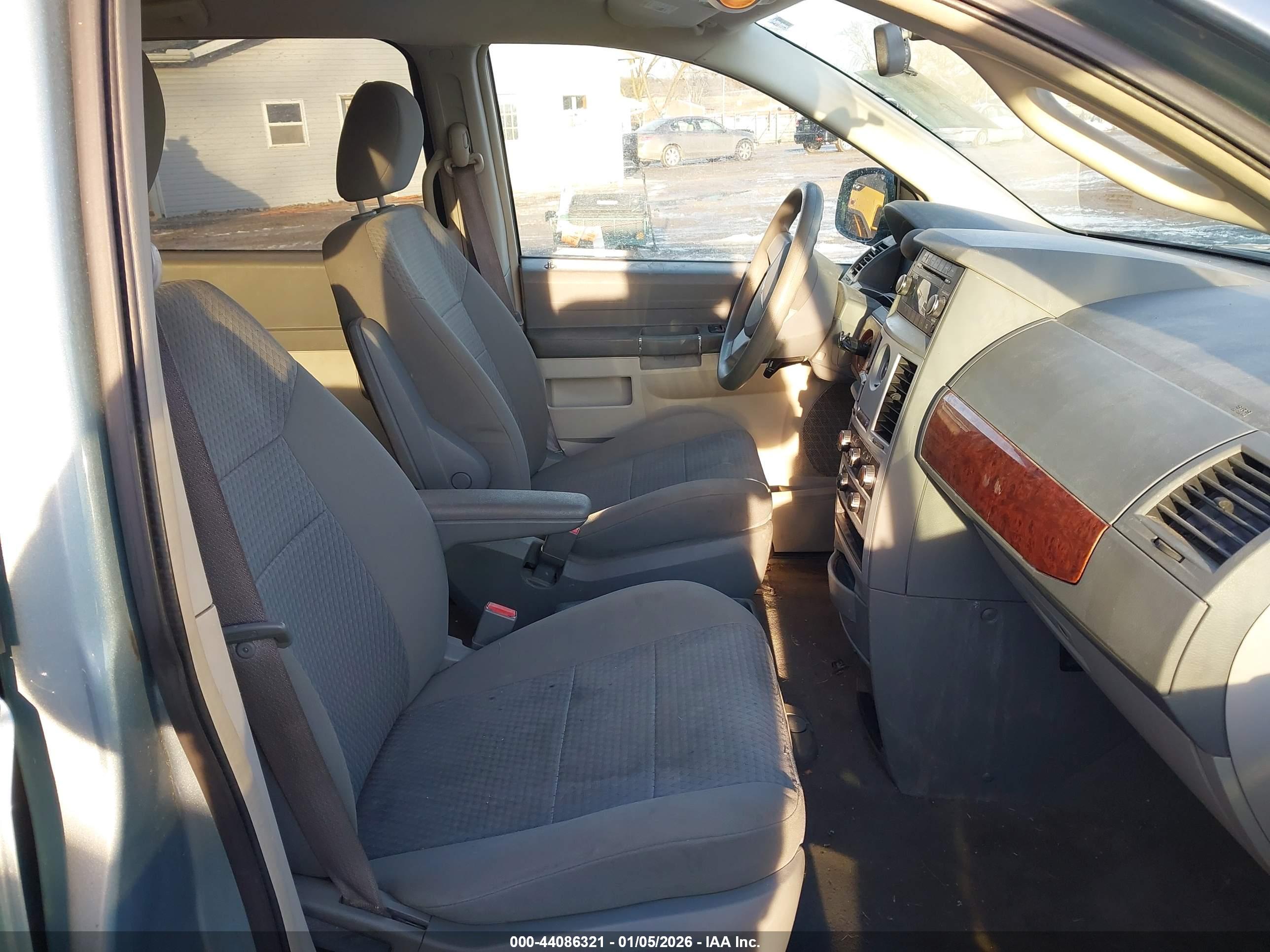 CHRYSLER TOWN image 5