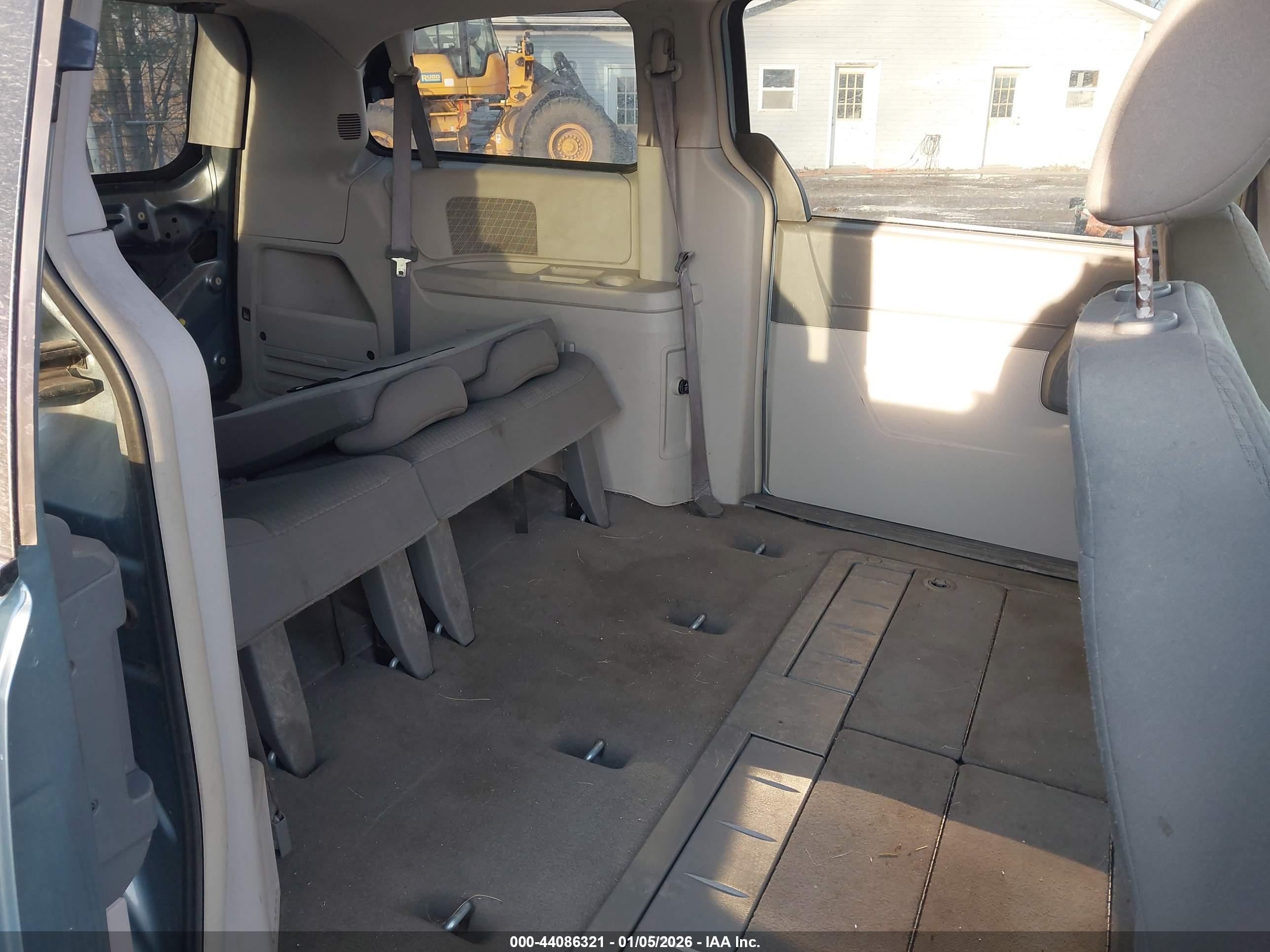 CHRYSLER TOWN image 8