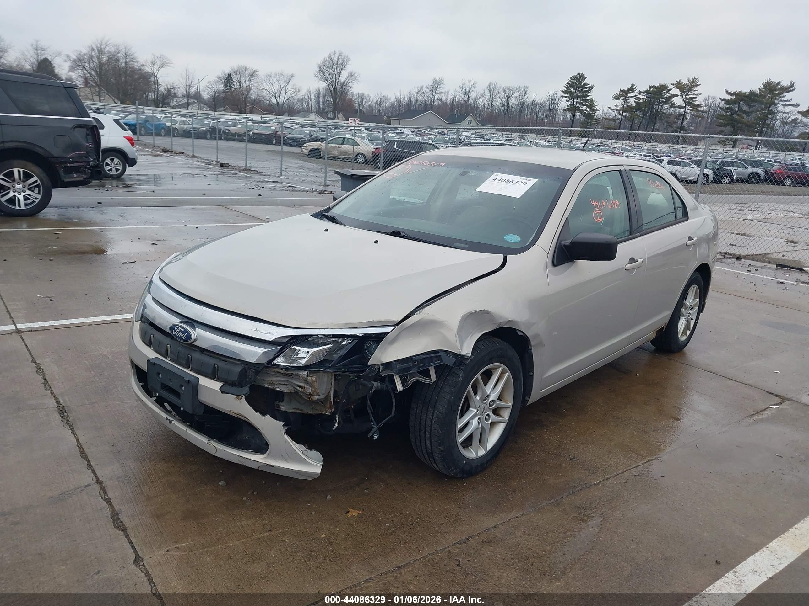 FORD FUSION image 6