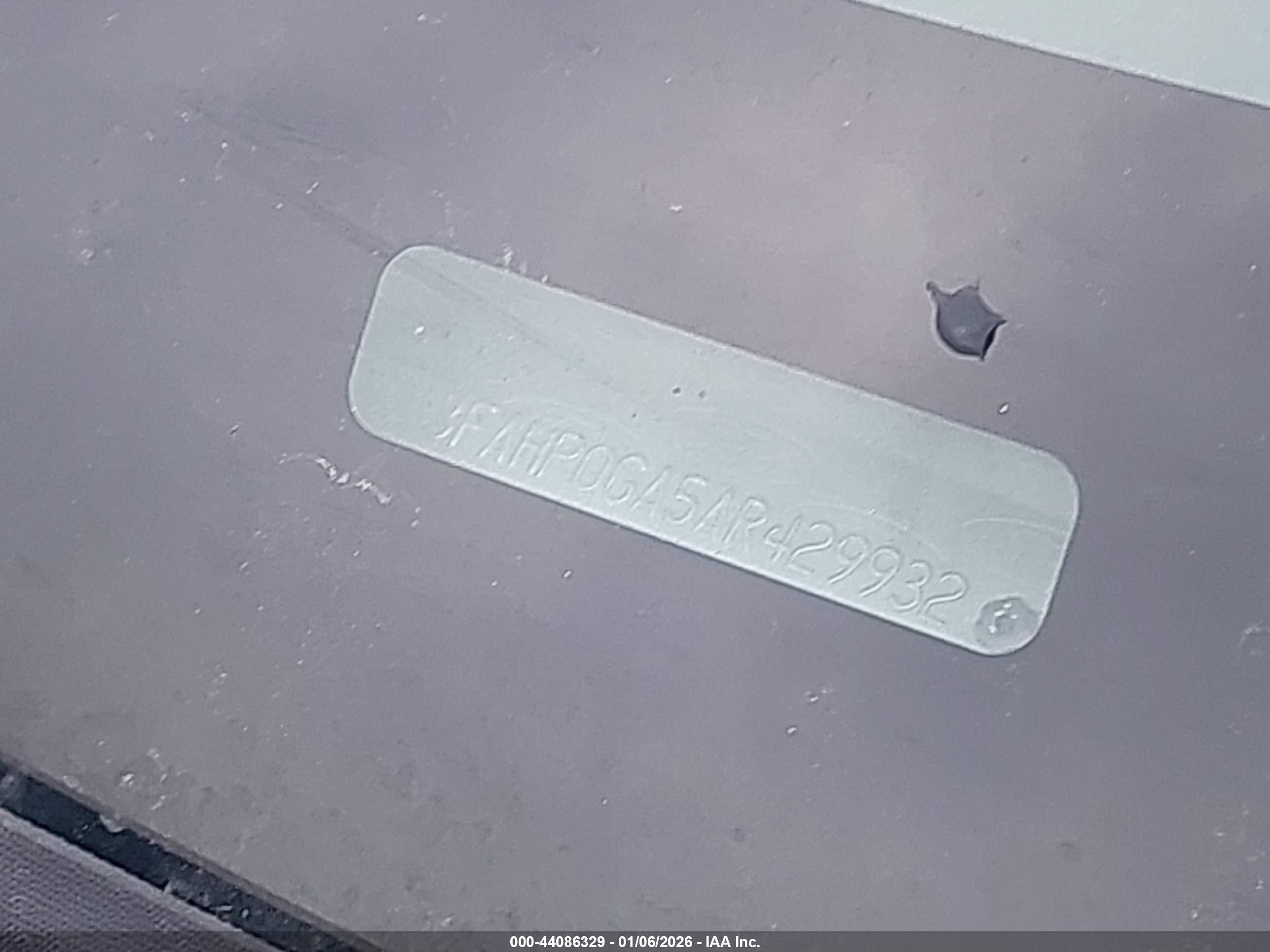 FORD FUSION image 9