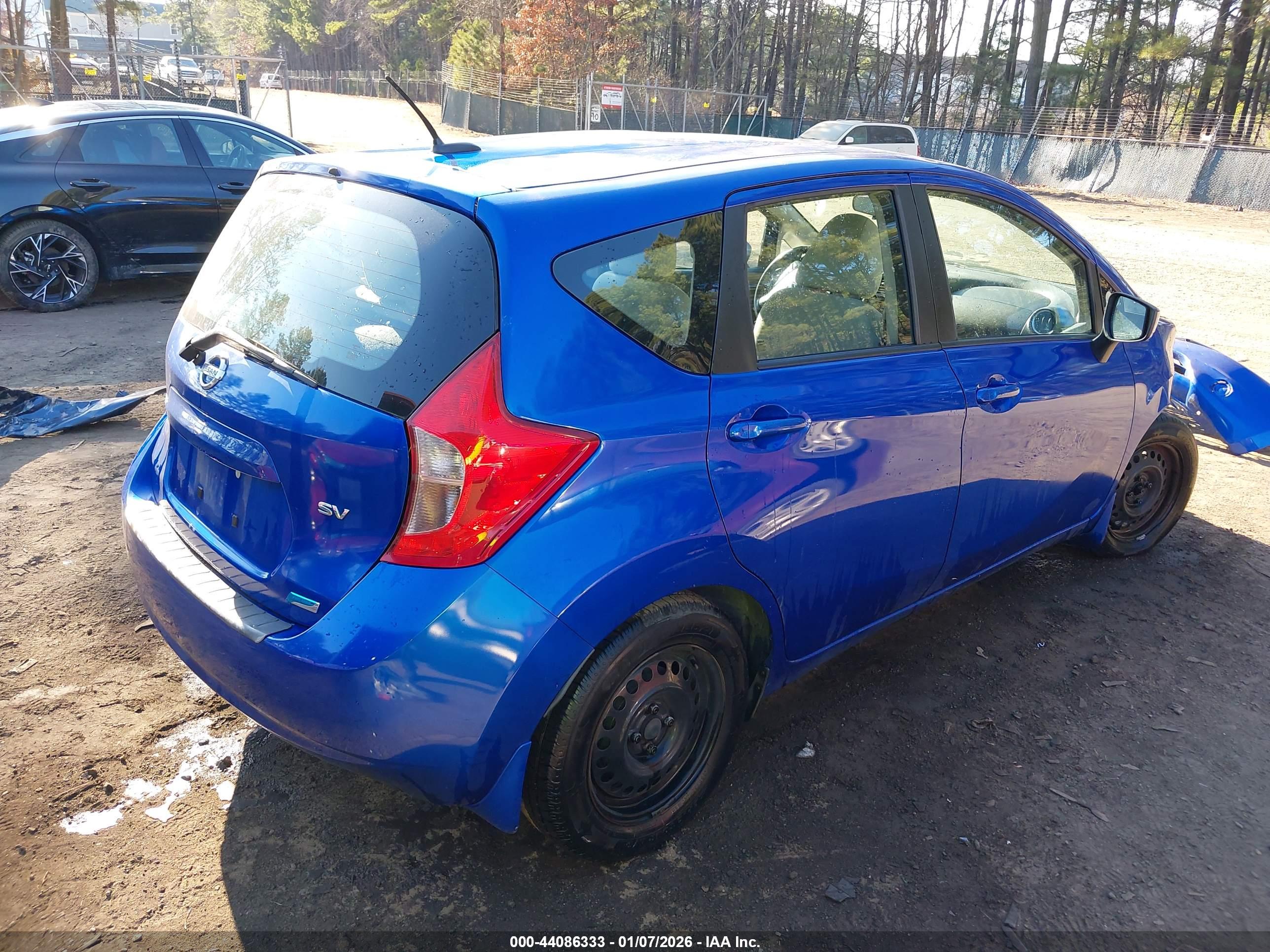 NISSAN VERSA image 4