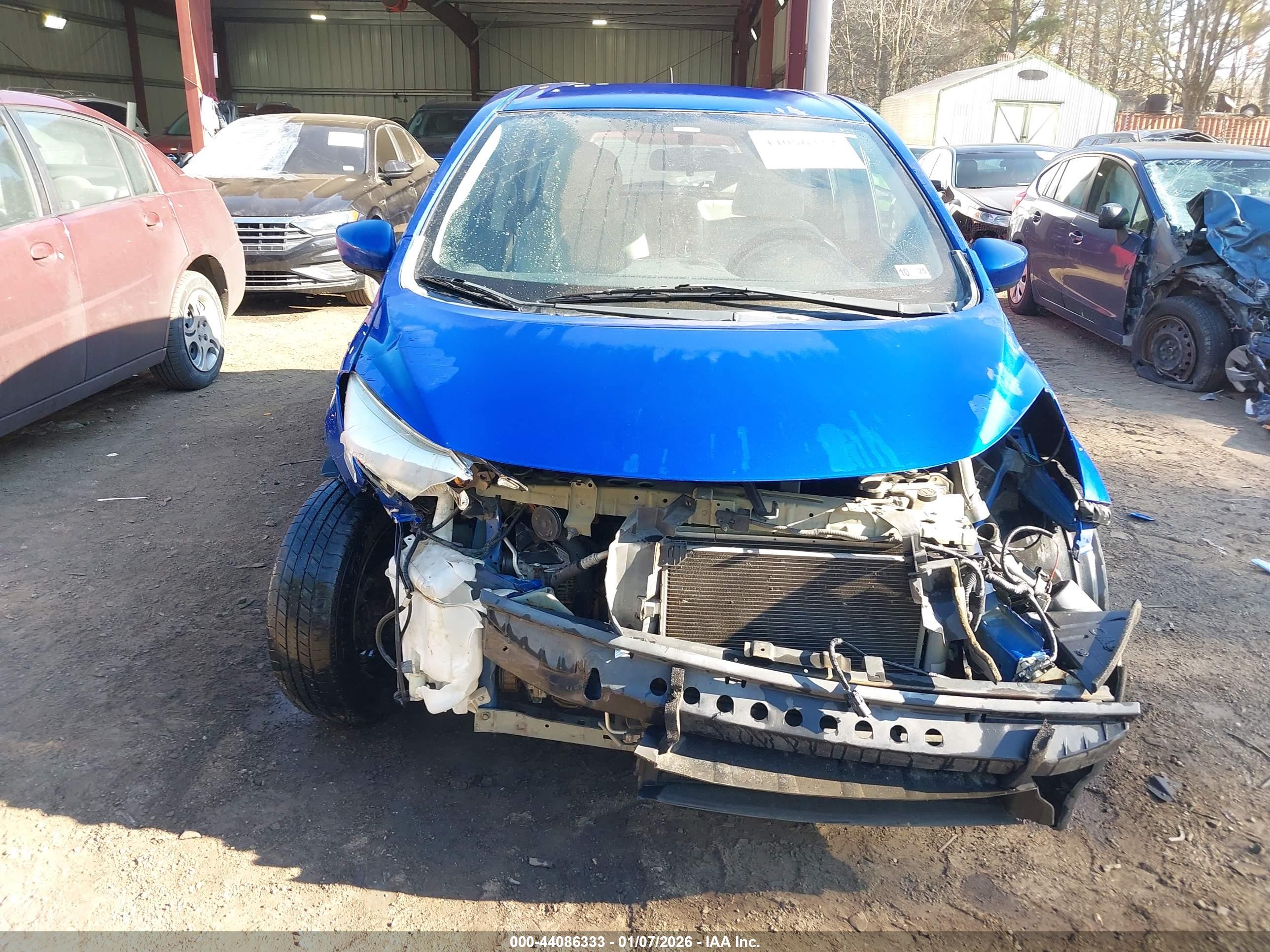 NISSAN VERSA image 6