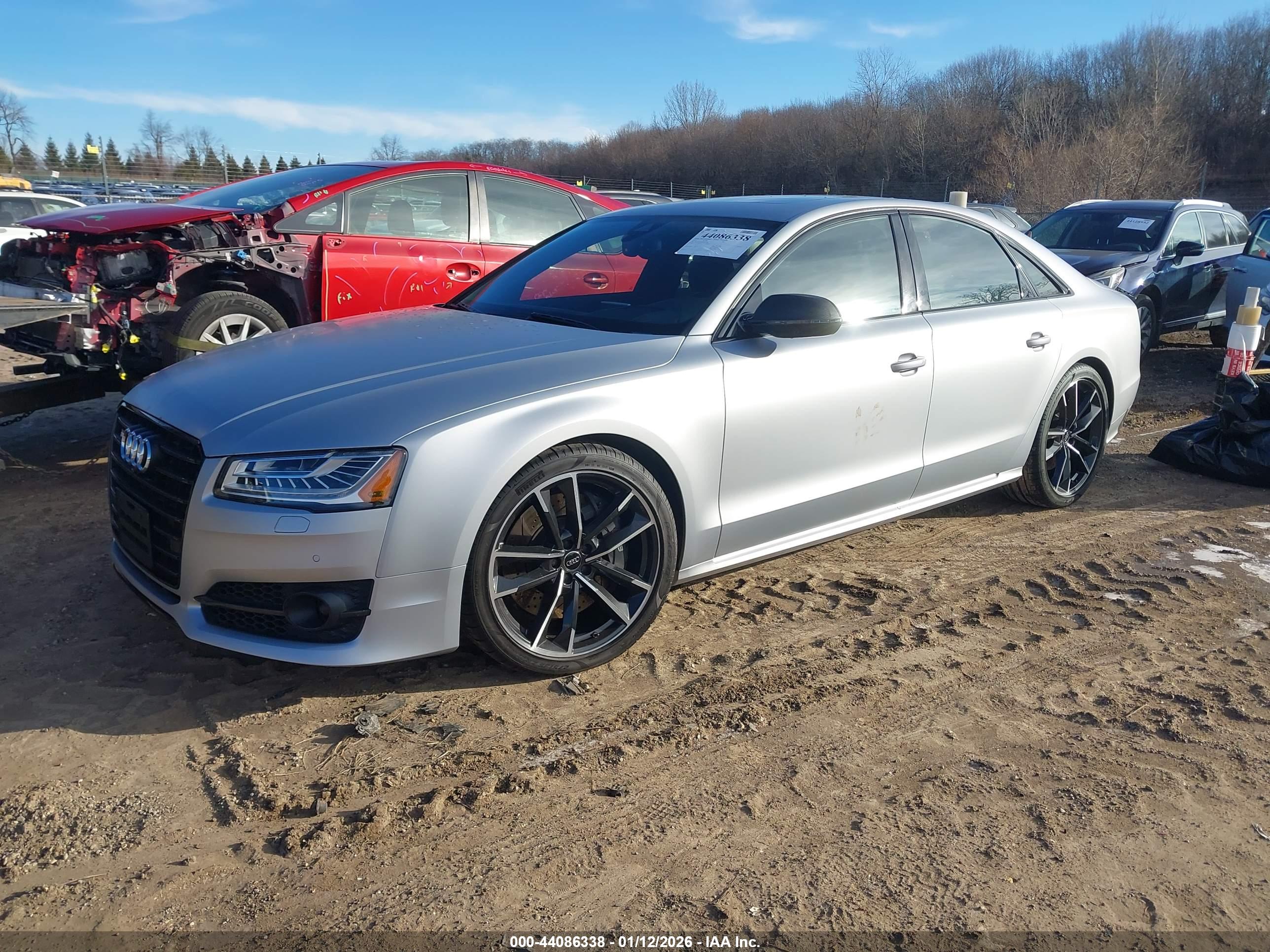 AUDI S8 image 2