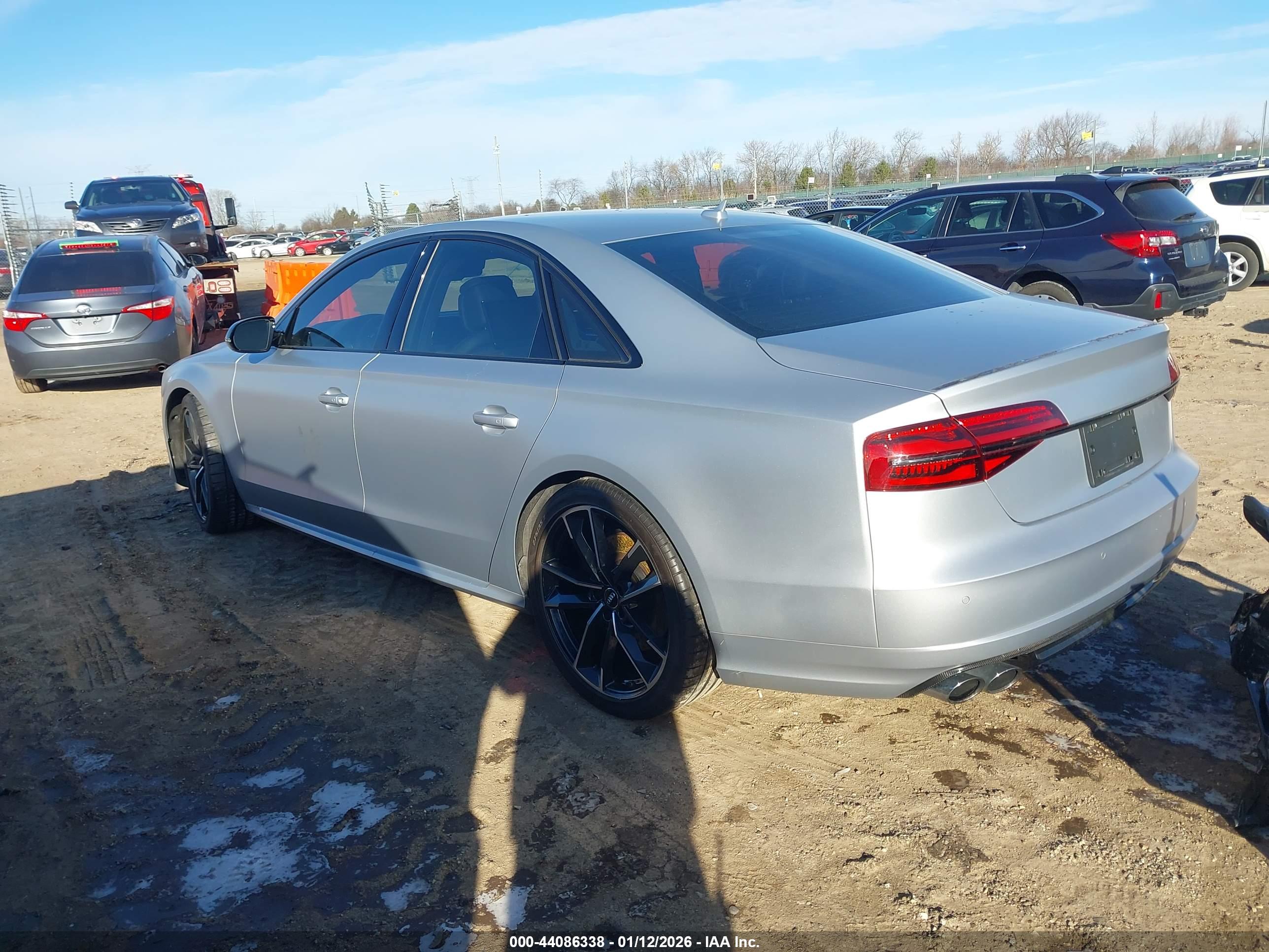 AUDI S8 image 3