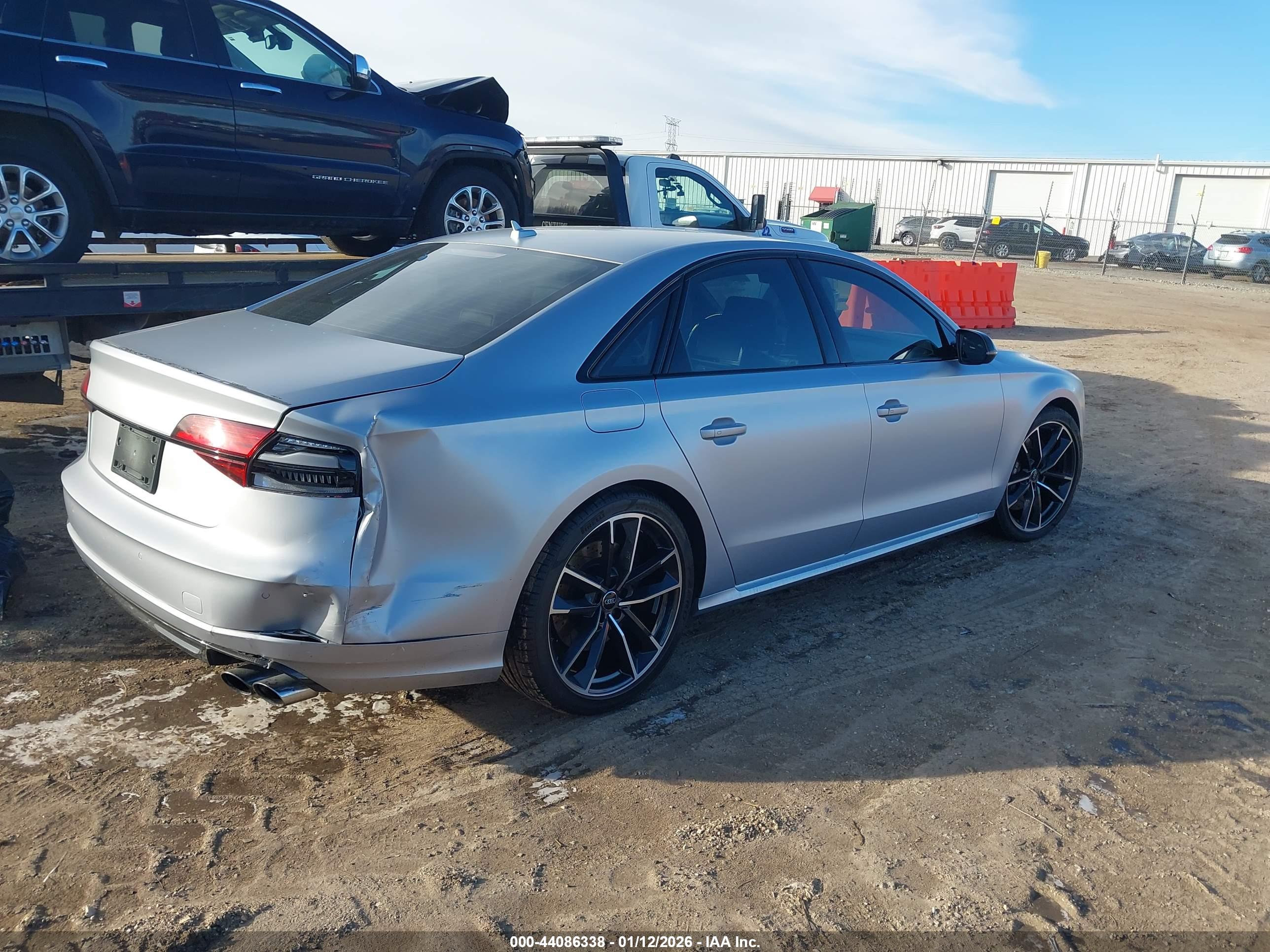 AUDI S8 image 4