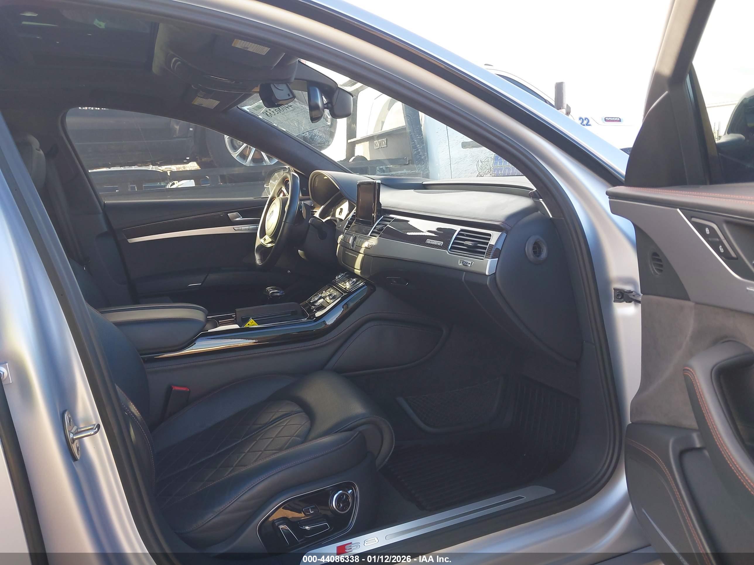 AUDI S8 image 5