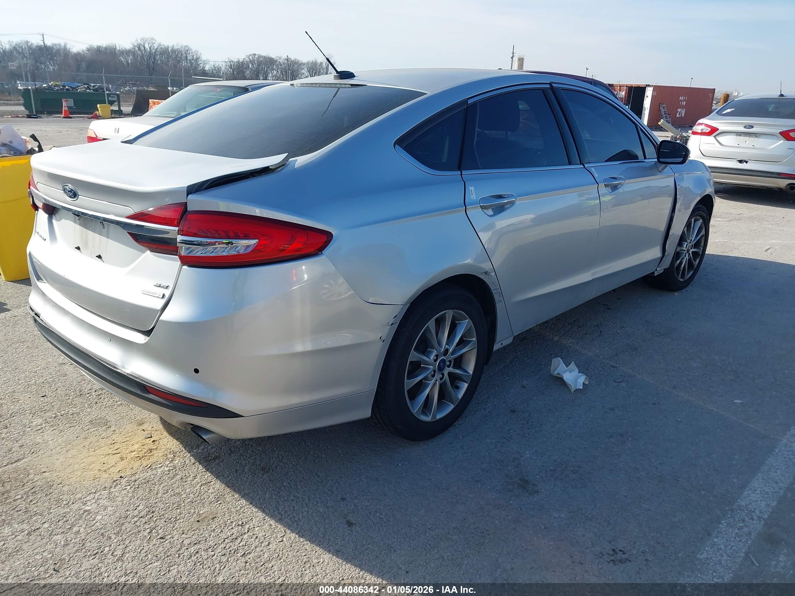 FORD FUSION image 4