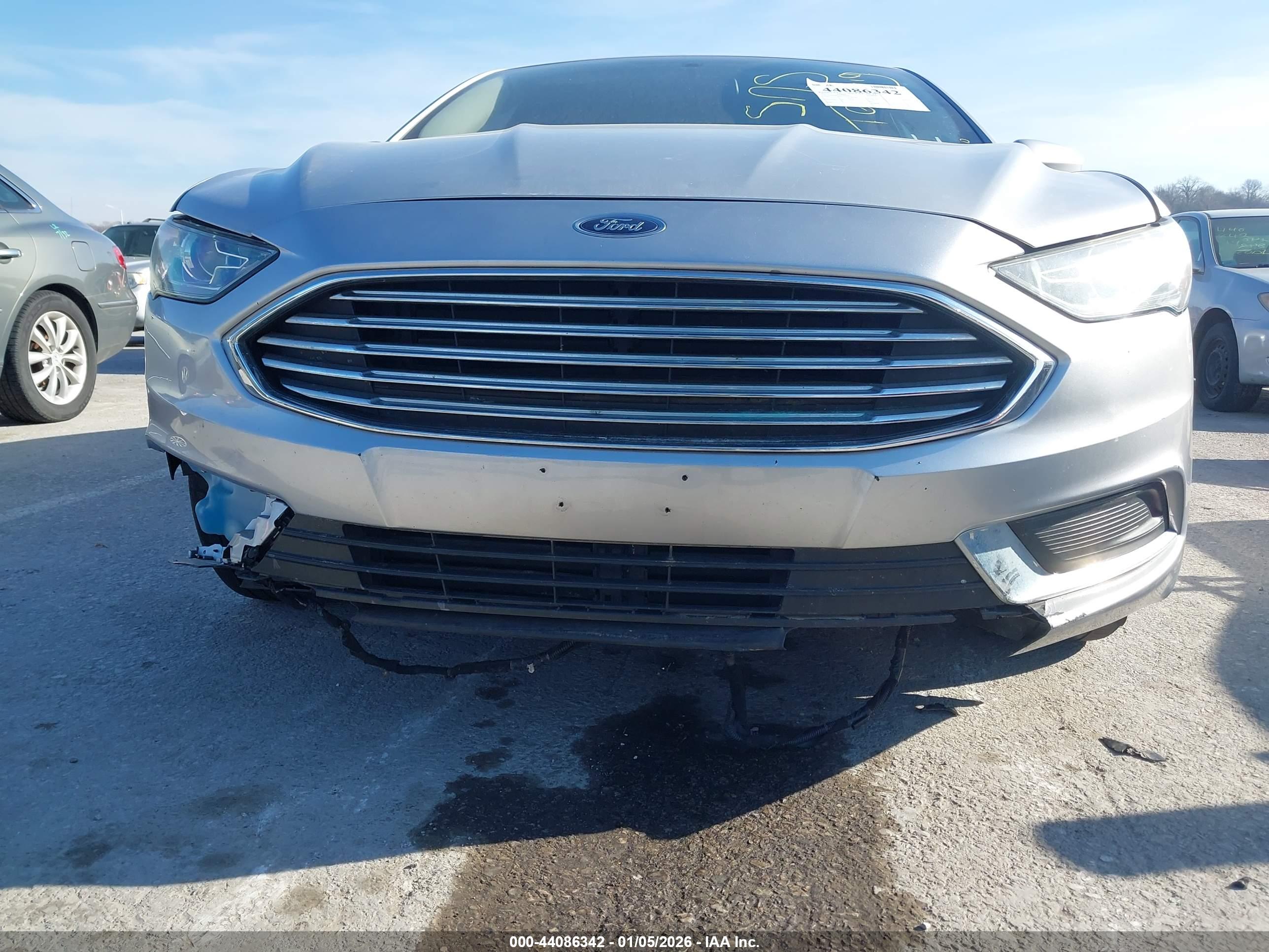 FORD FUSION image 6