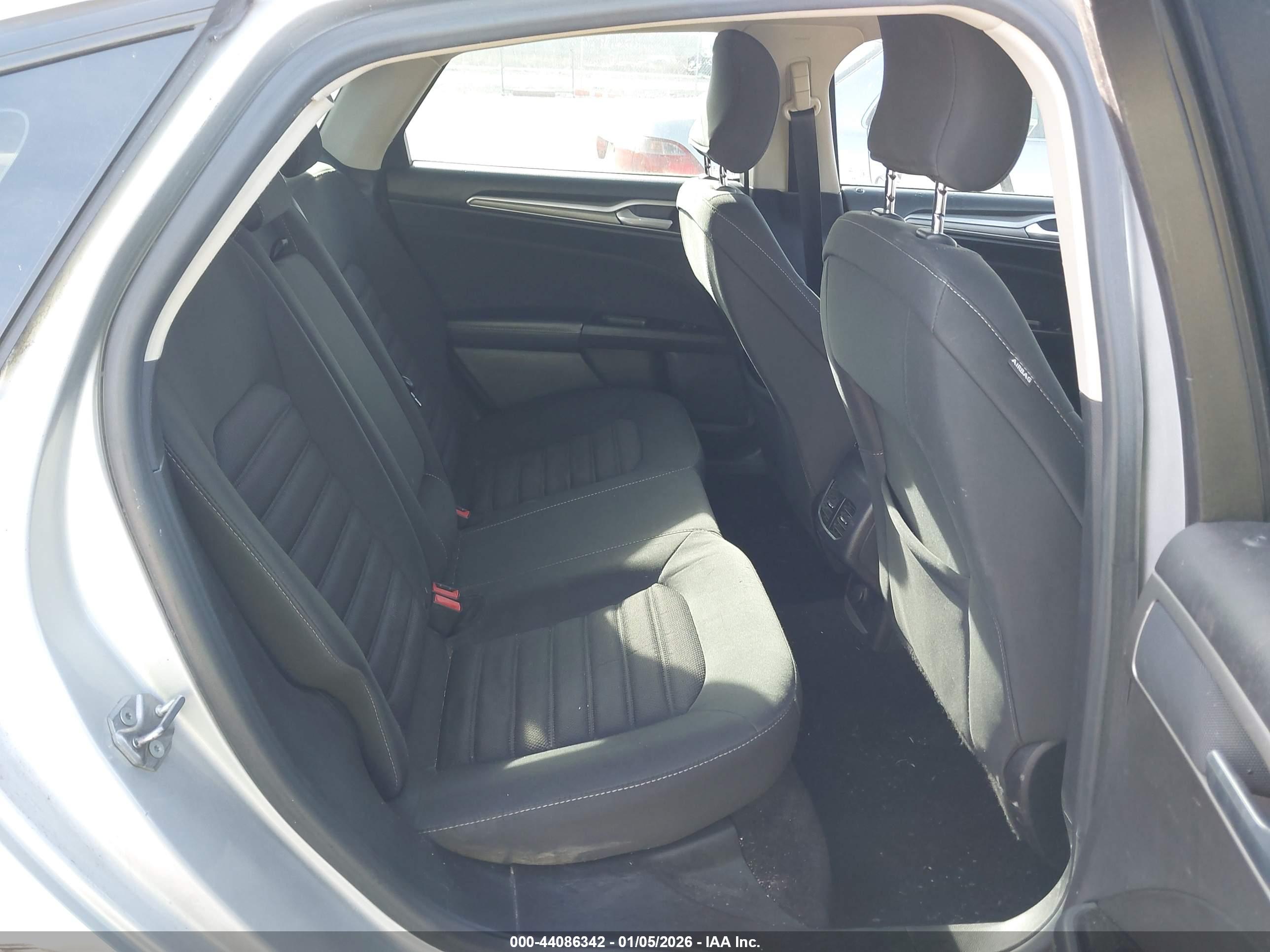 FORD FUSION image 8