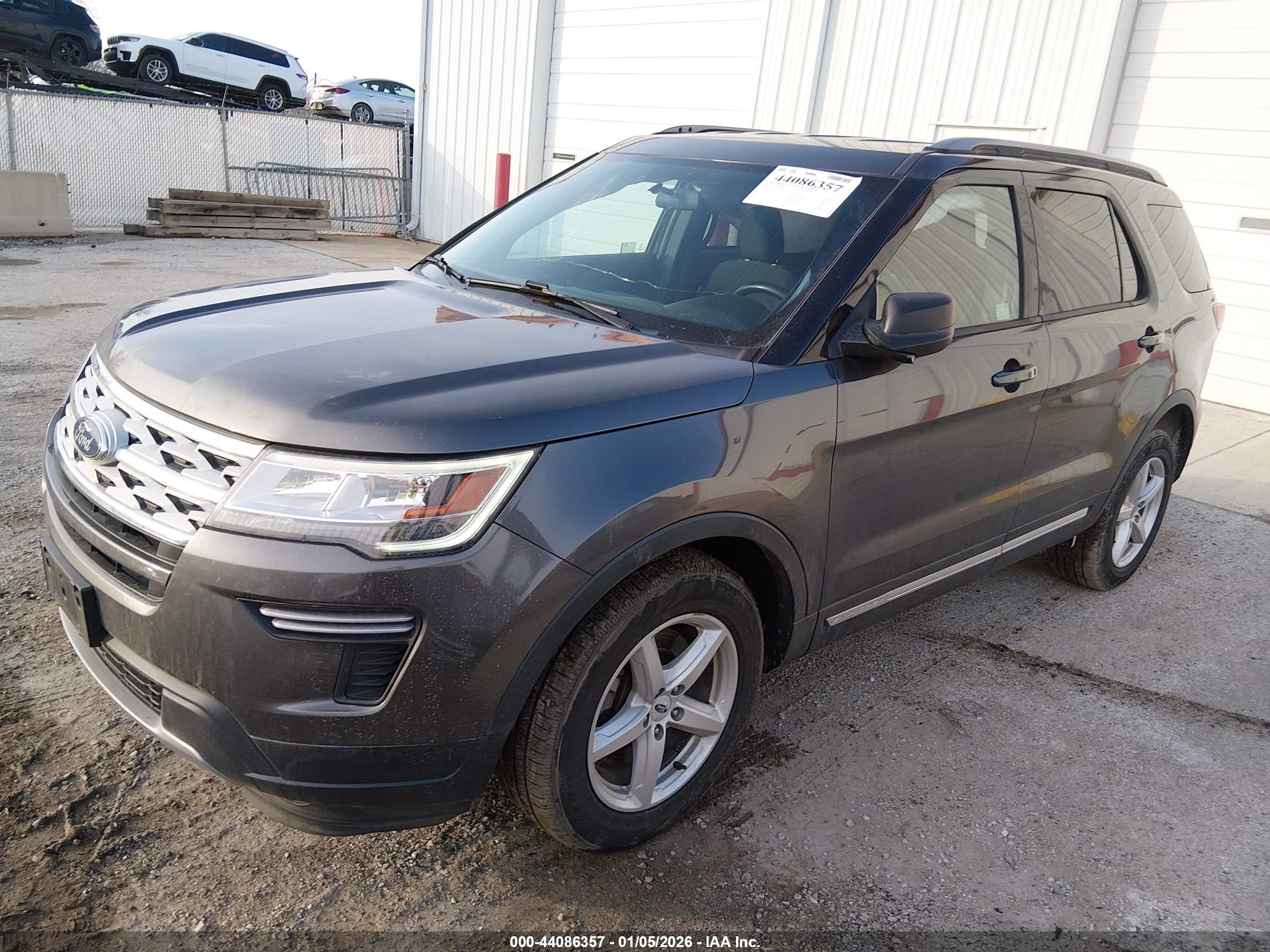 FORD EXPLORER image 2