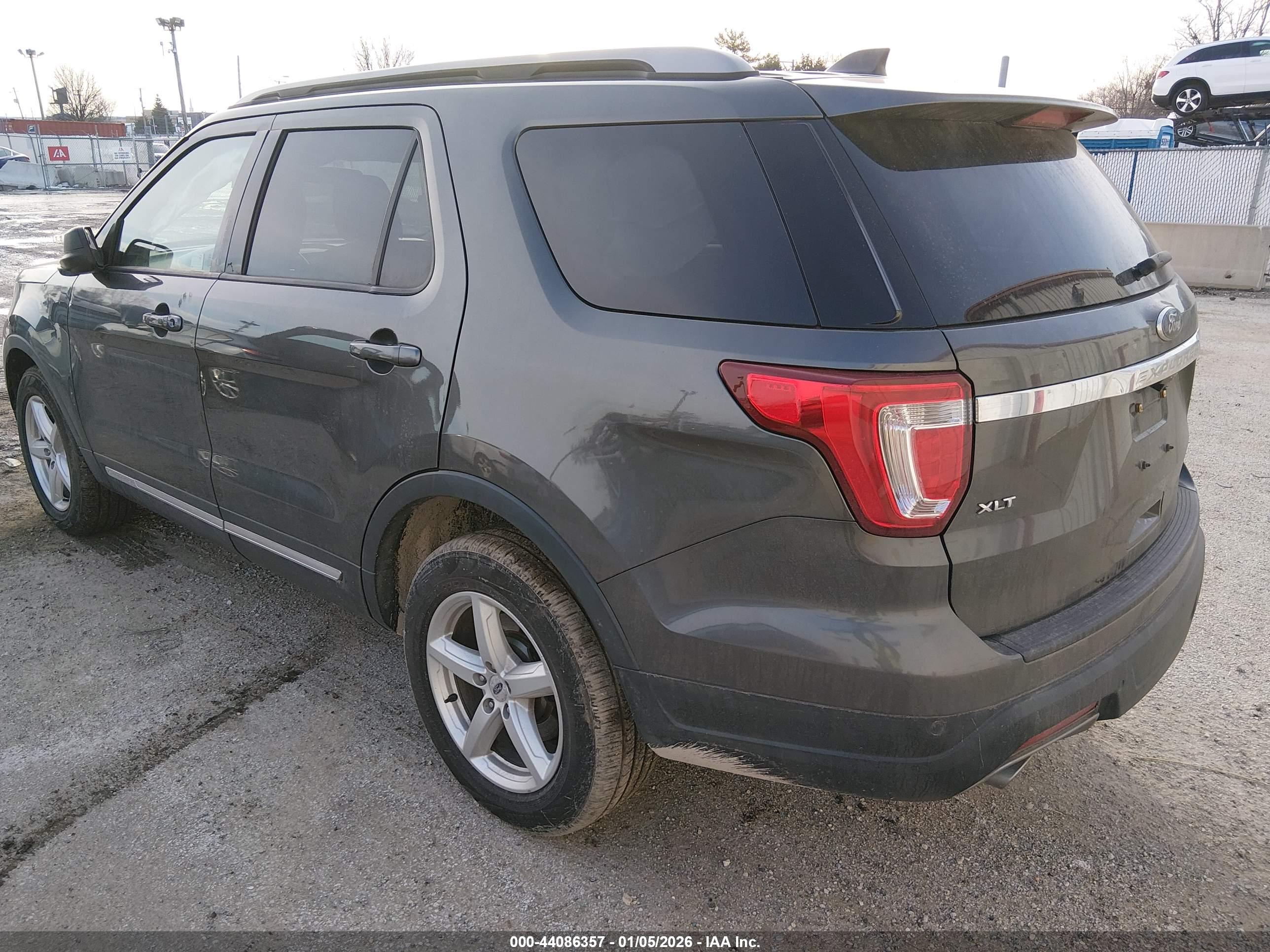 FORD EXPLORER image 3