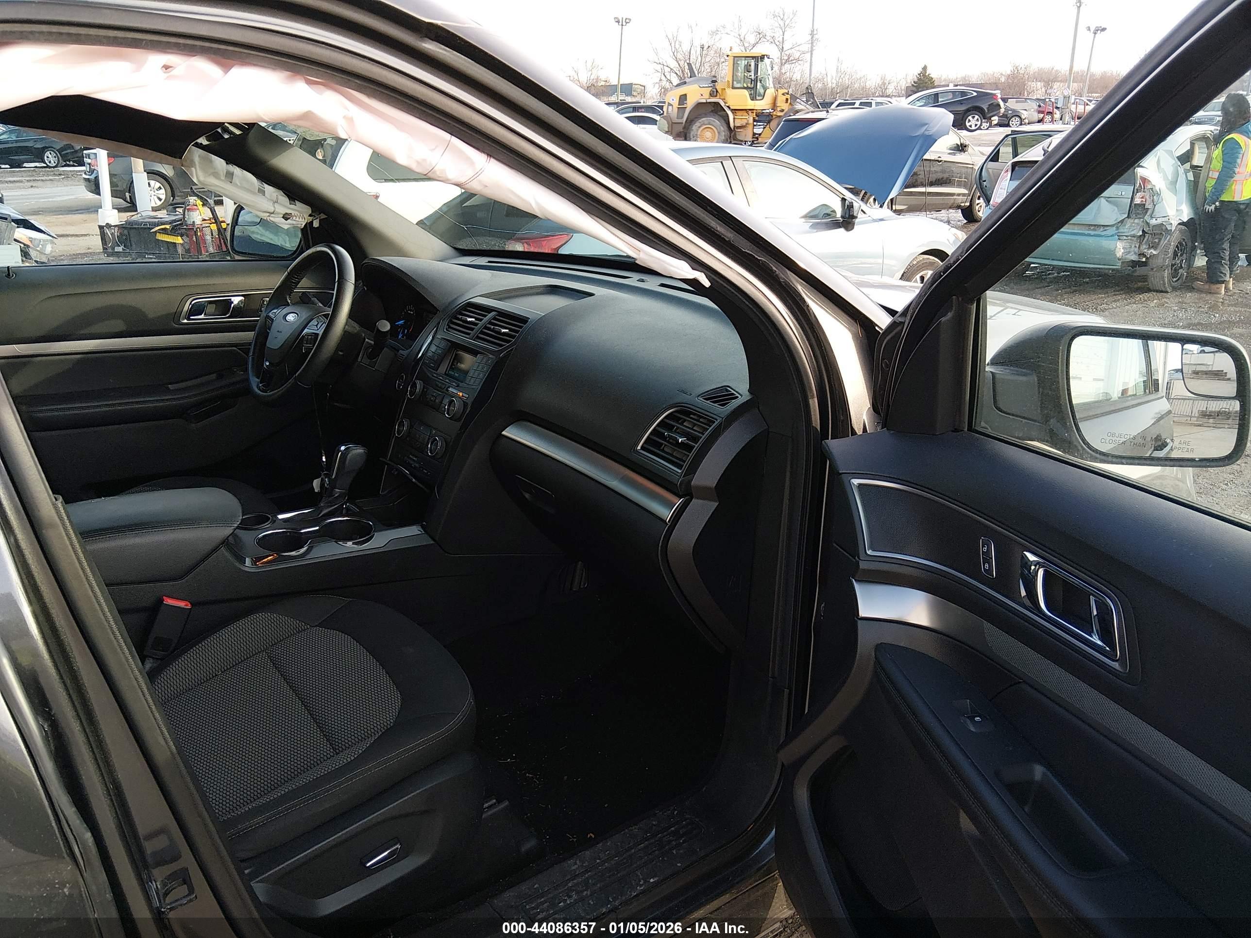 FORD EXPLORER image 5