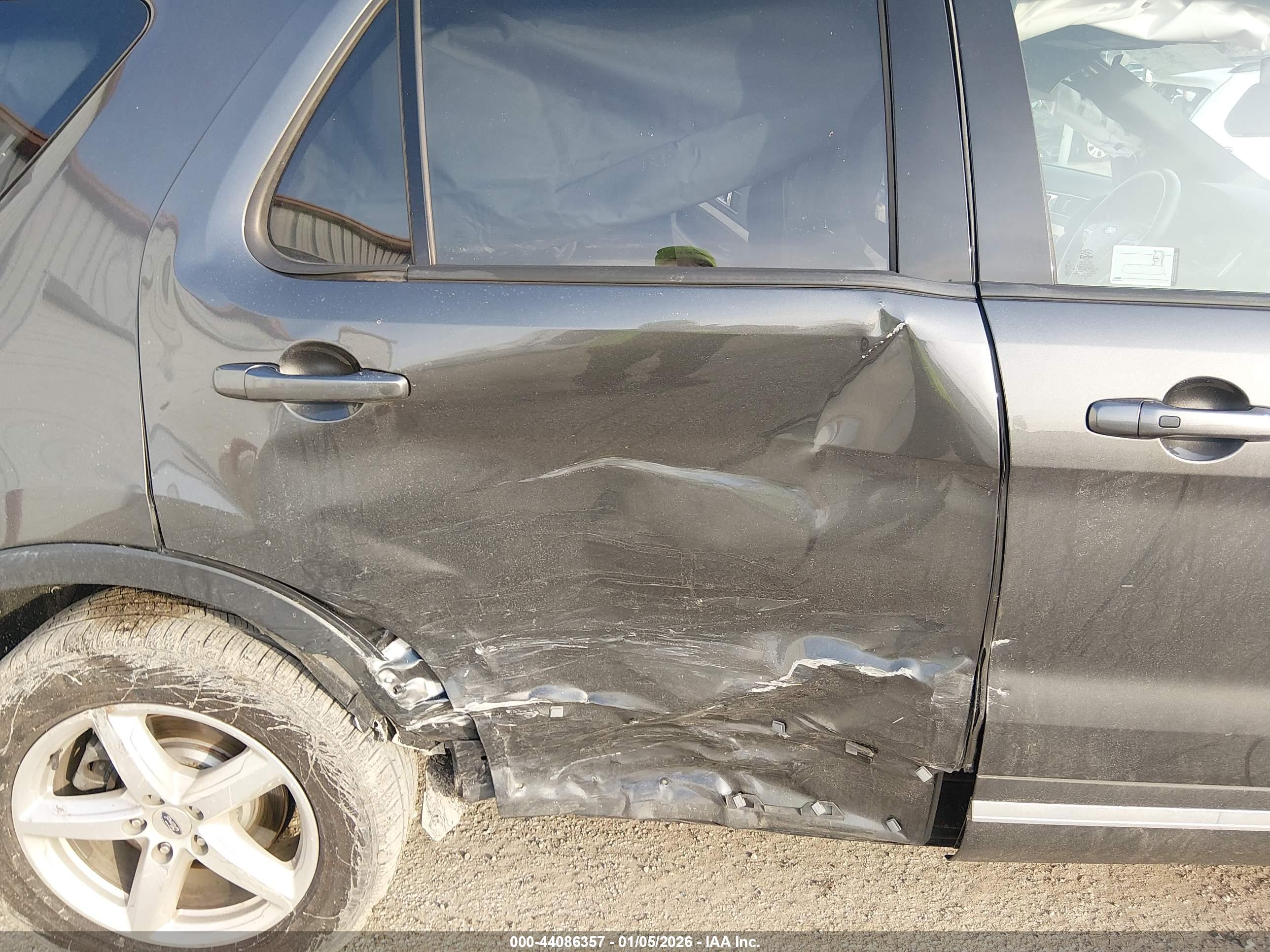 FORD EXPLORER image 6