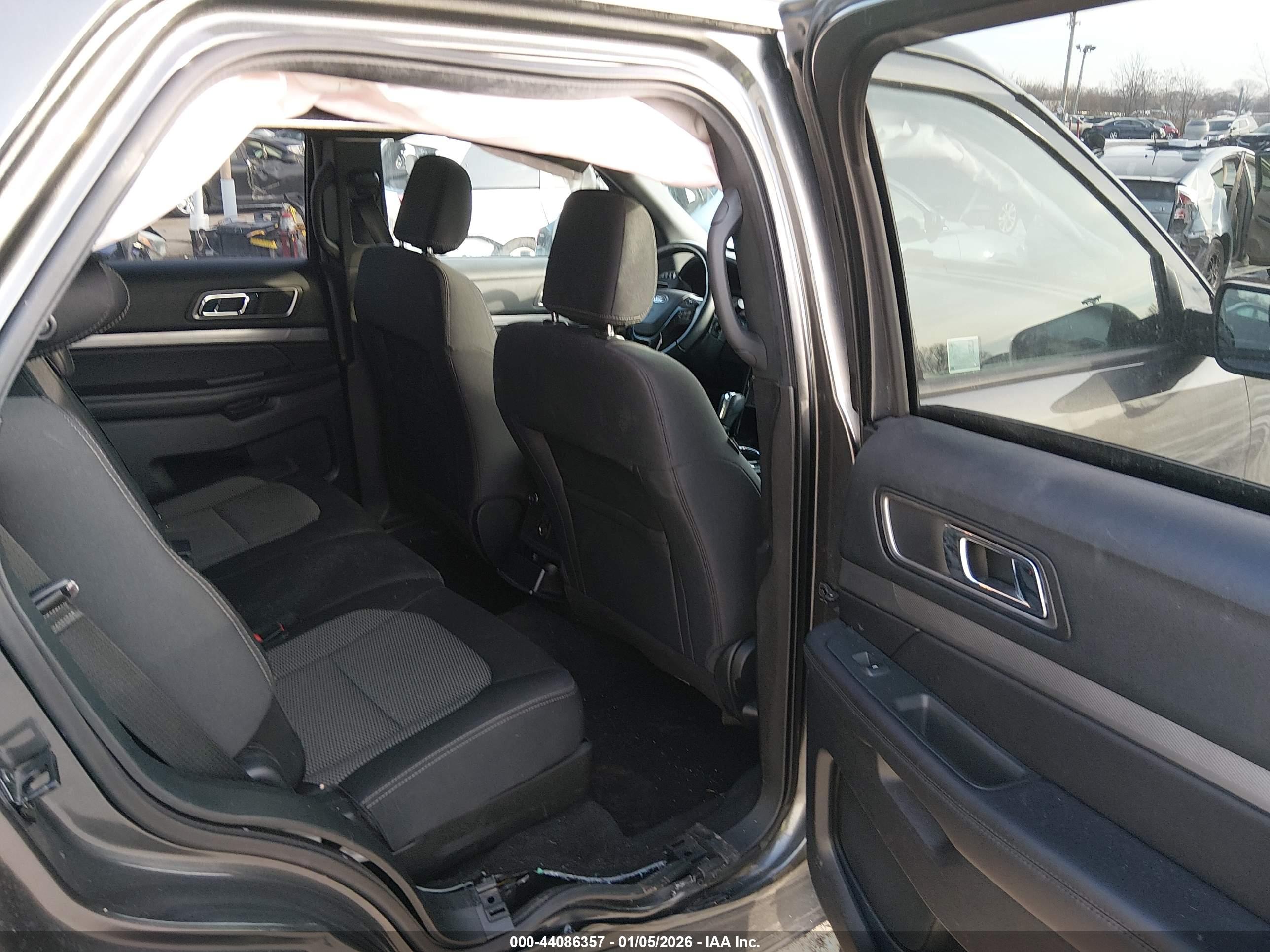 FORD EXPLORER image 8