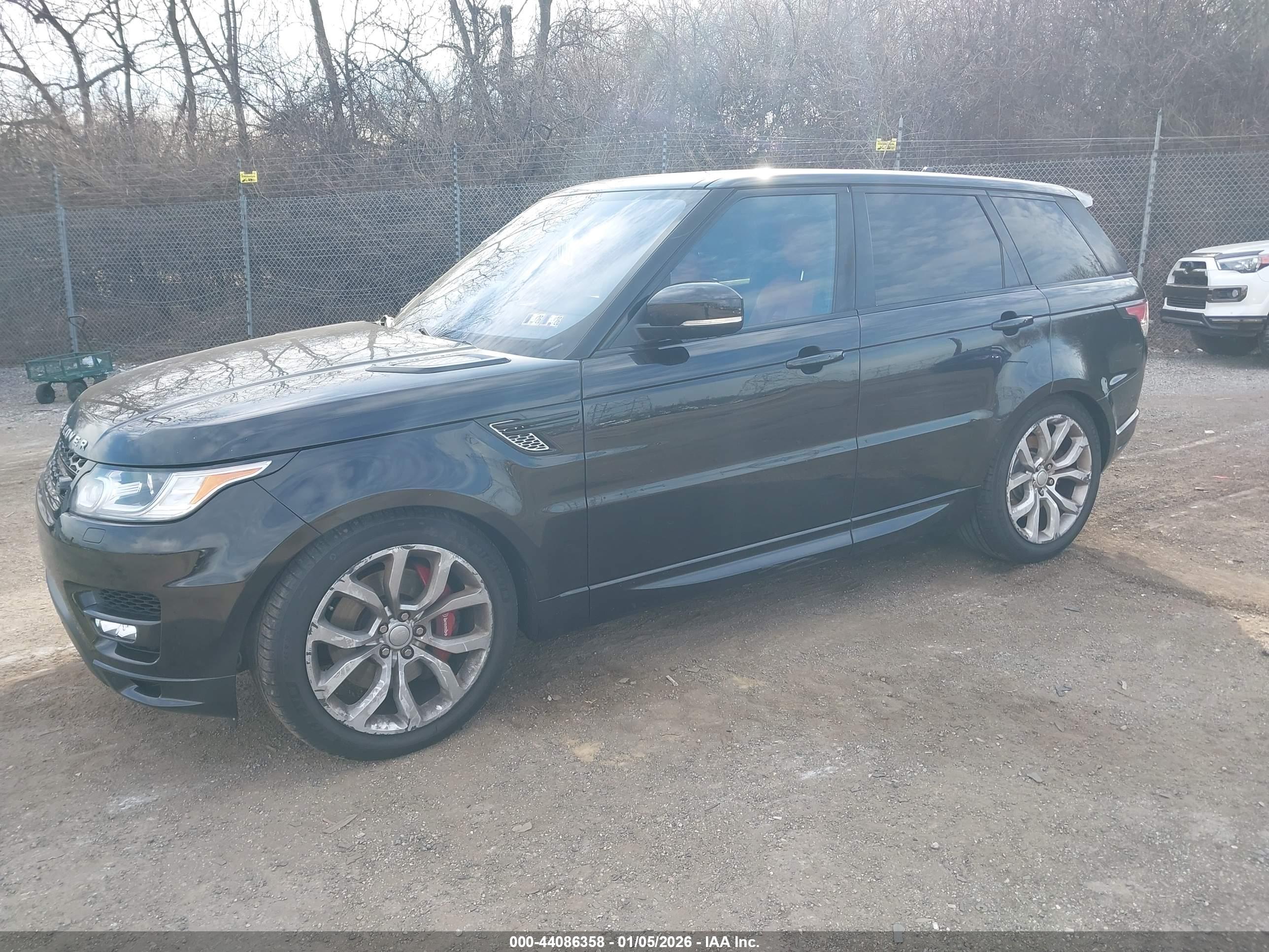LAND ROVER image 2