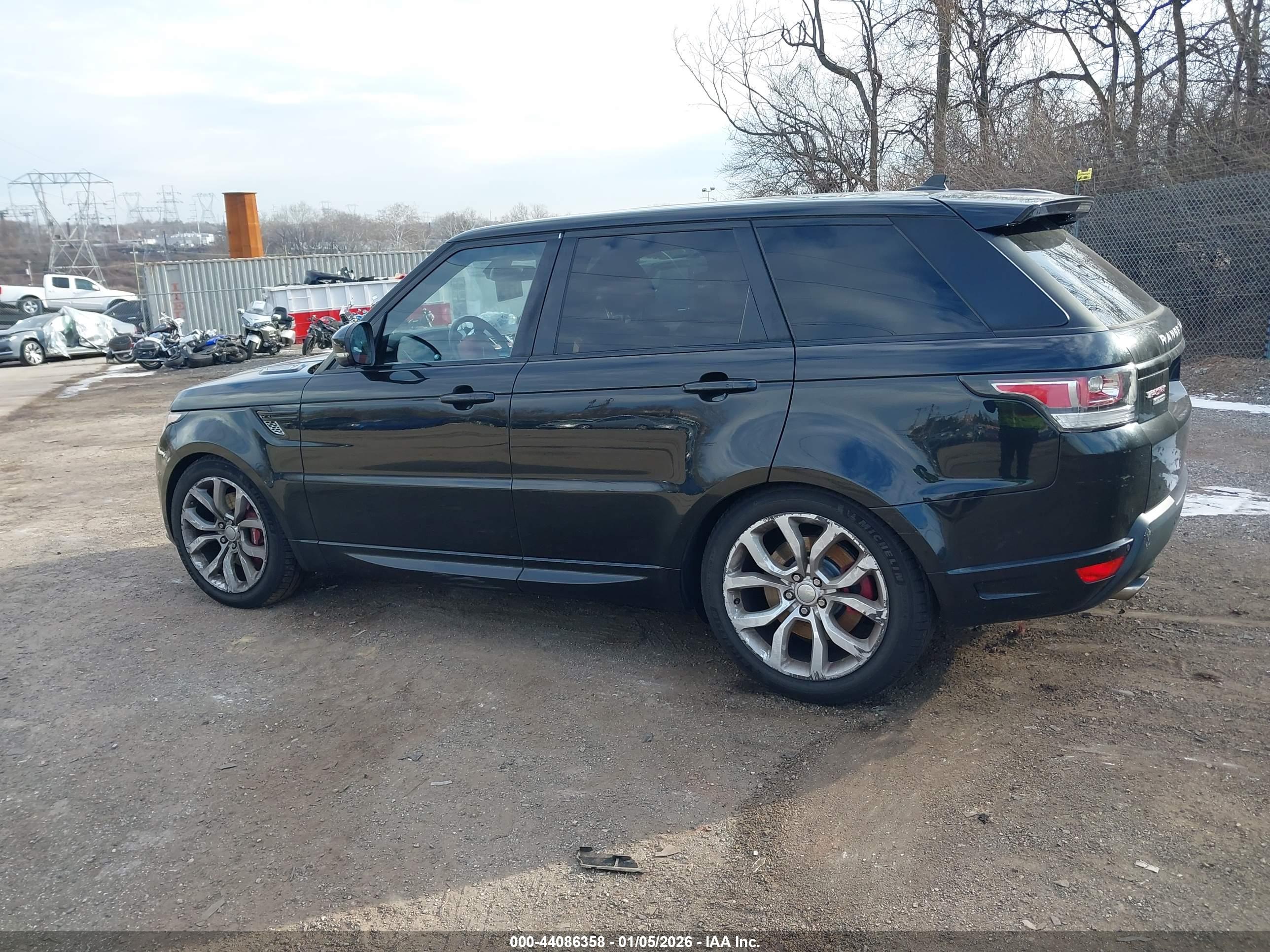 LAND ROVER image 3