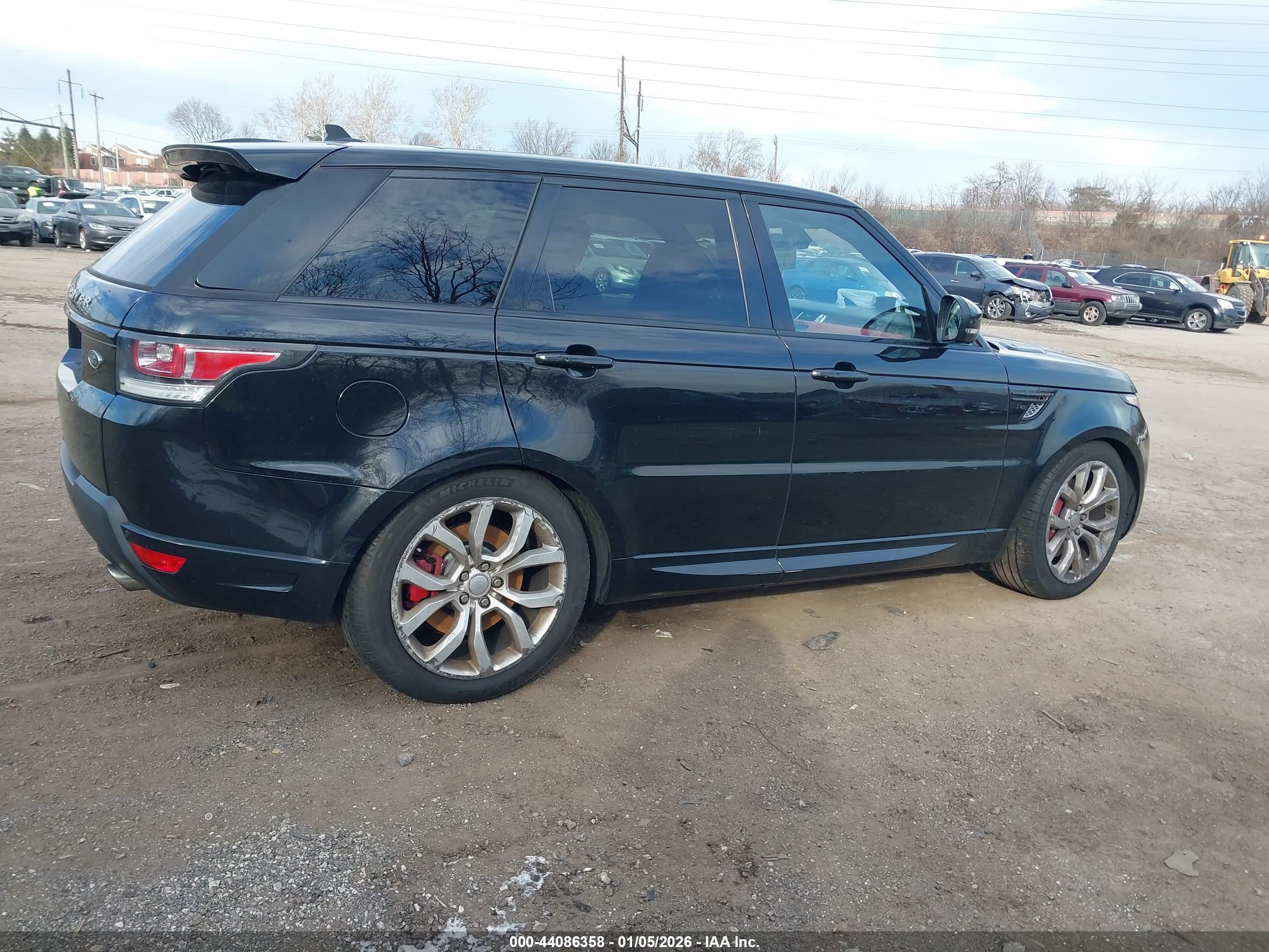 LAND ROVER image 4