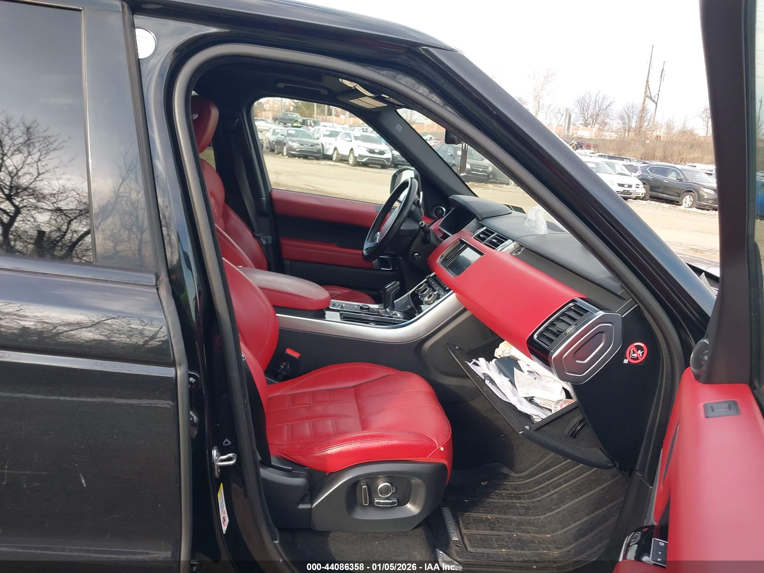 LAND ROVER image 5
