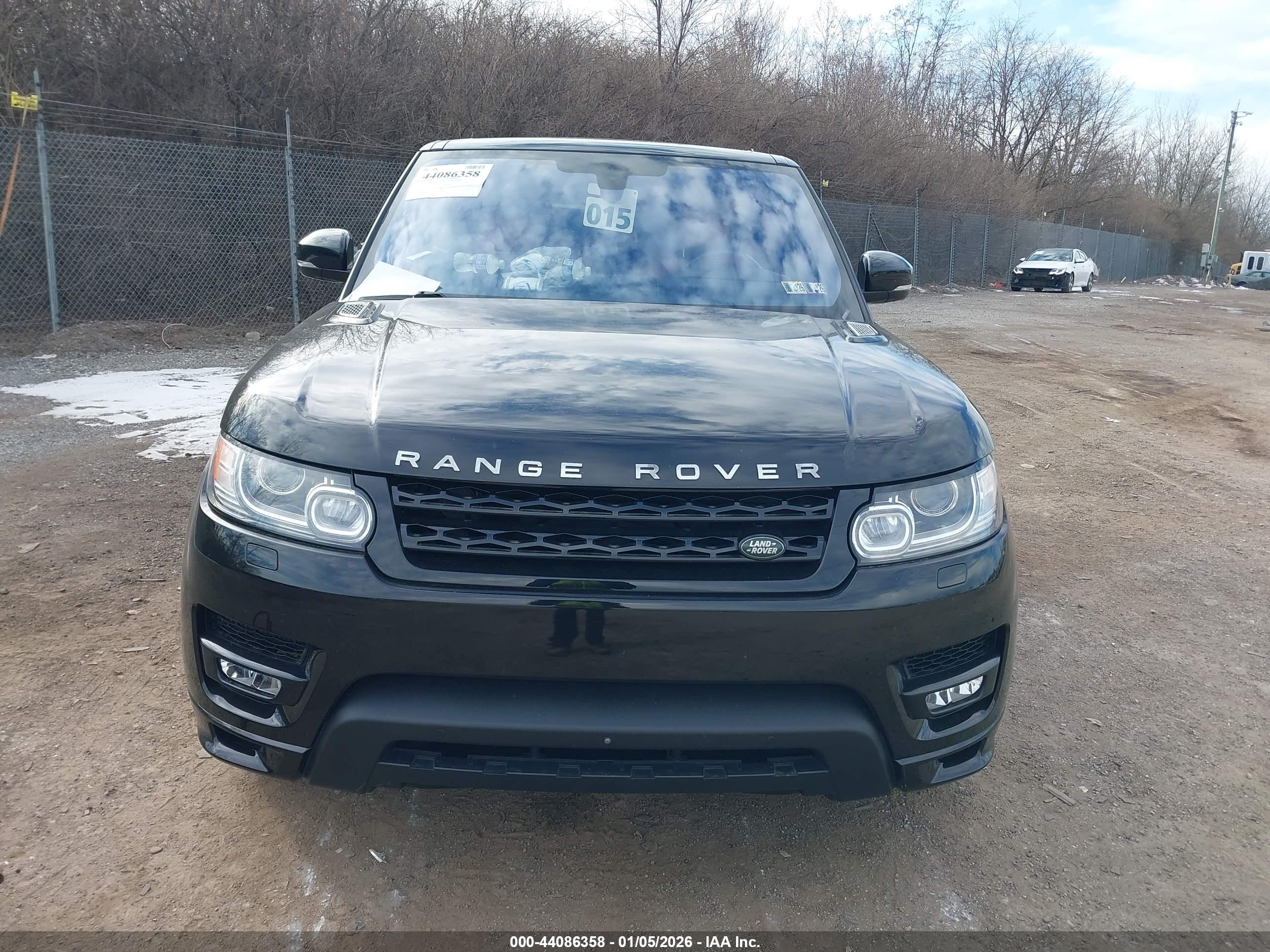 LAND ROVER image 6