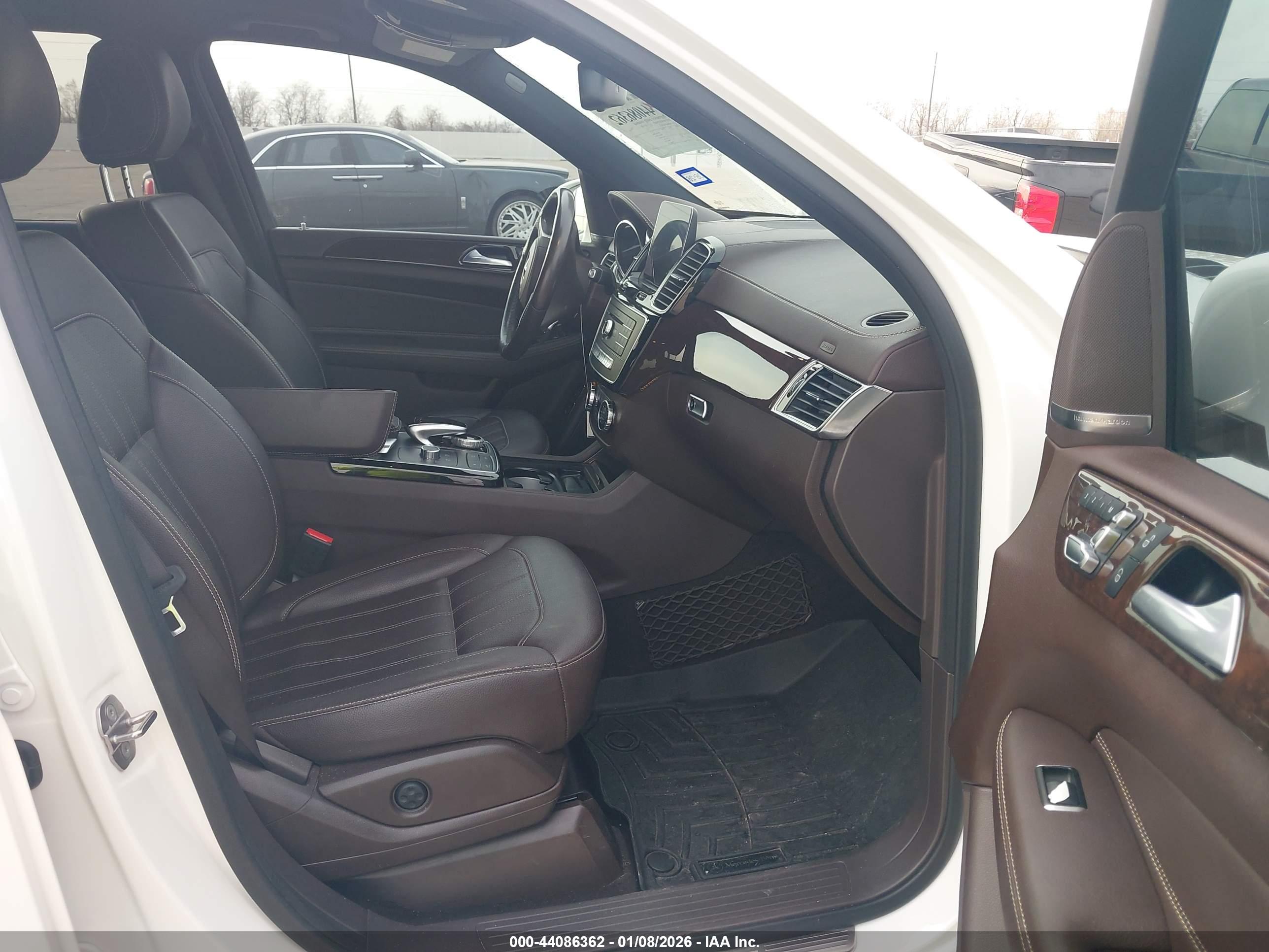 MERCEDES-BENZ GLS image 5