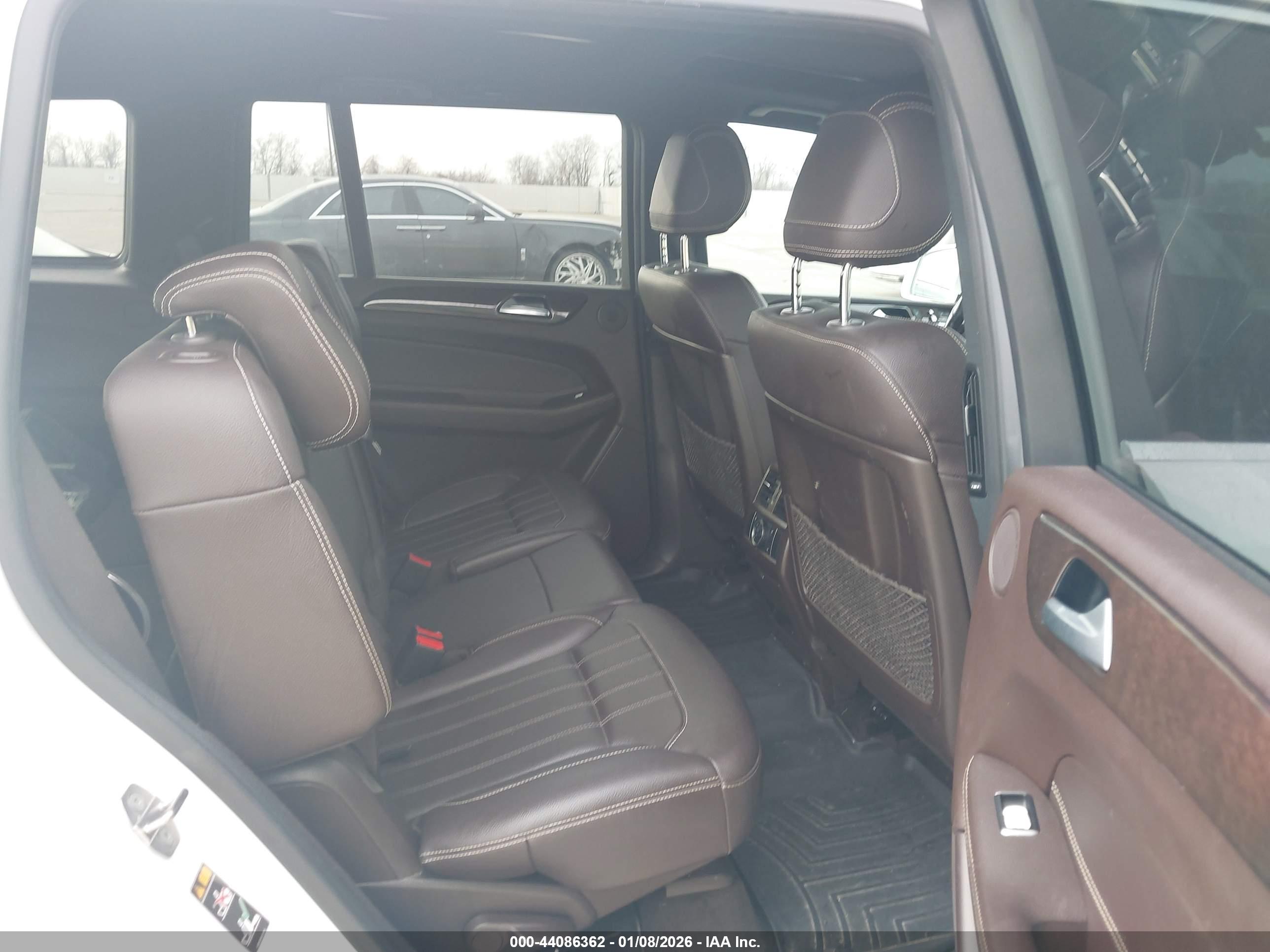 MERCEDES-BENZ GLS image 8