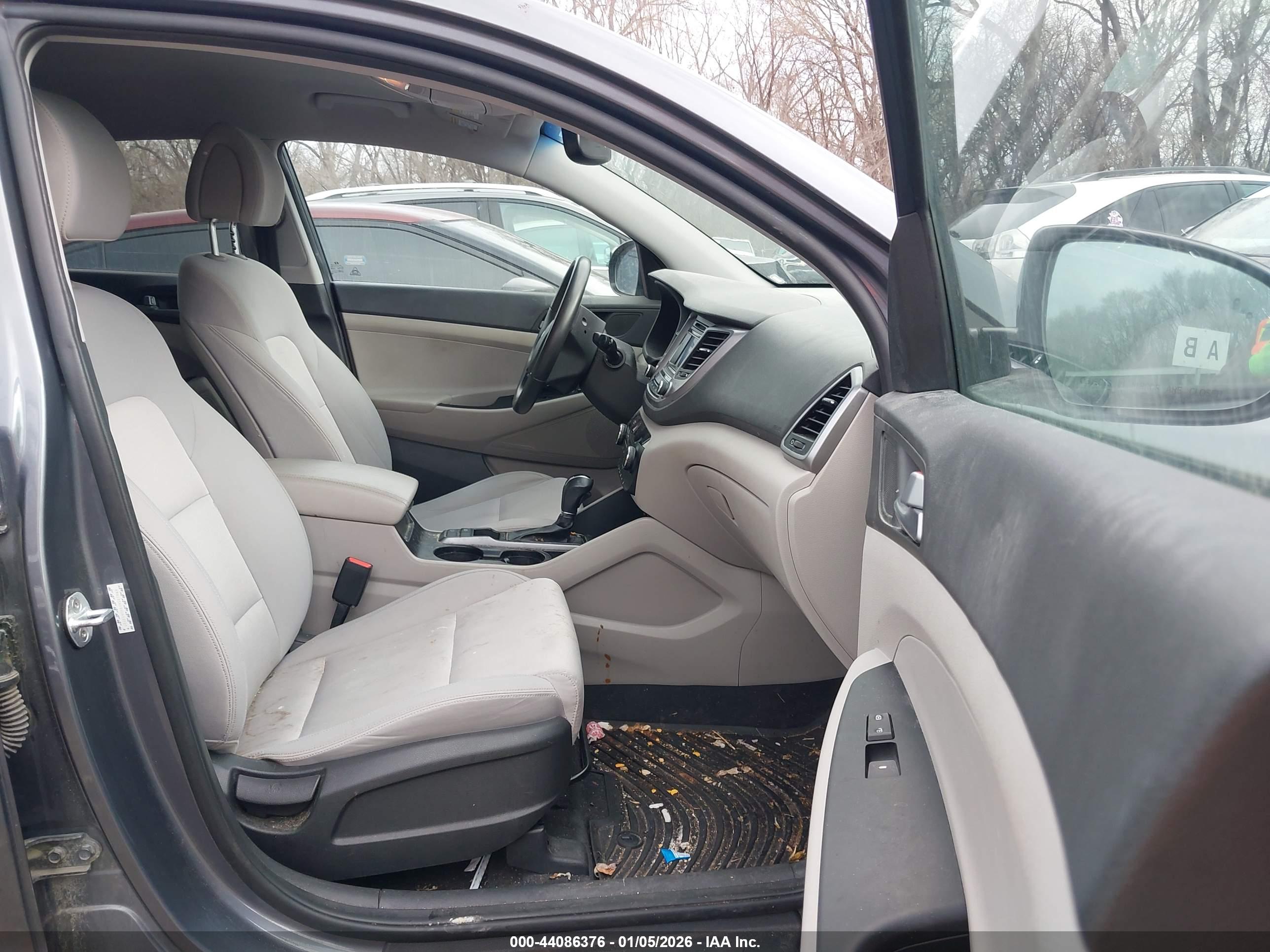 HYUNDAI TUCSON image 5
