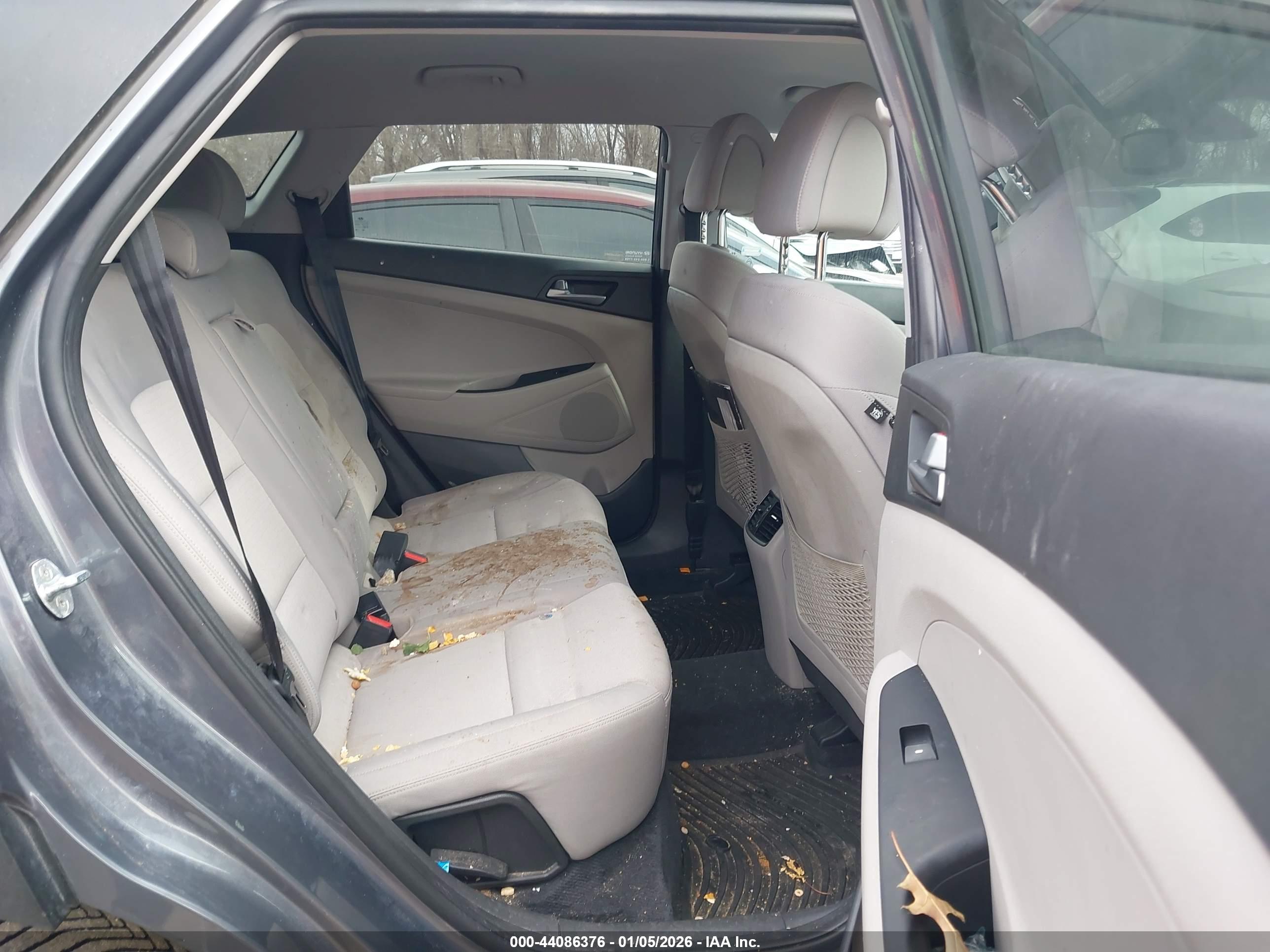 HYUNDAI TUCSON image 8