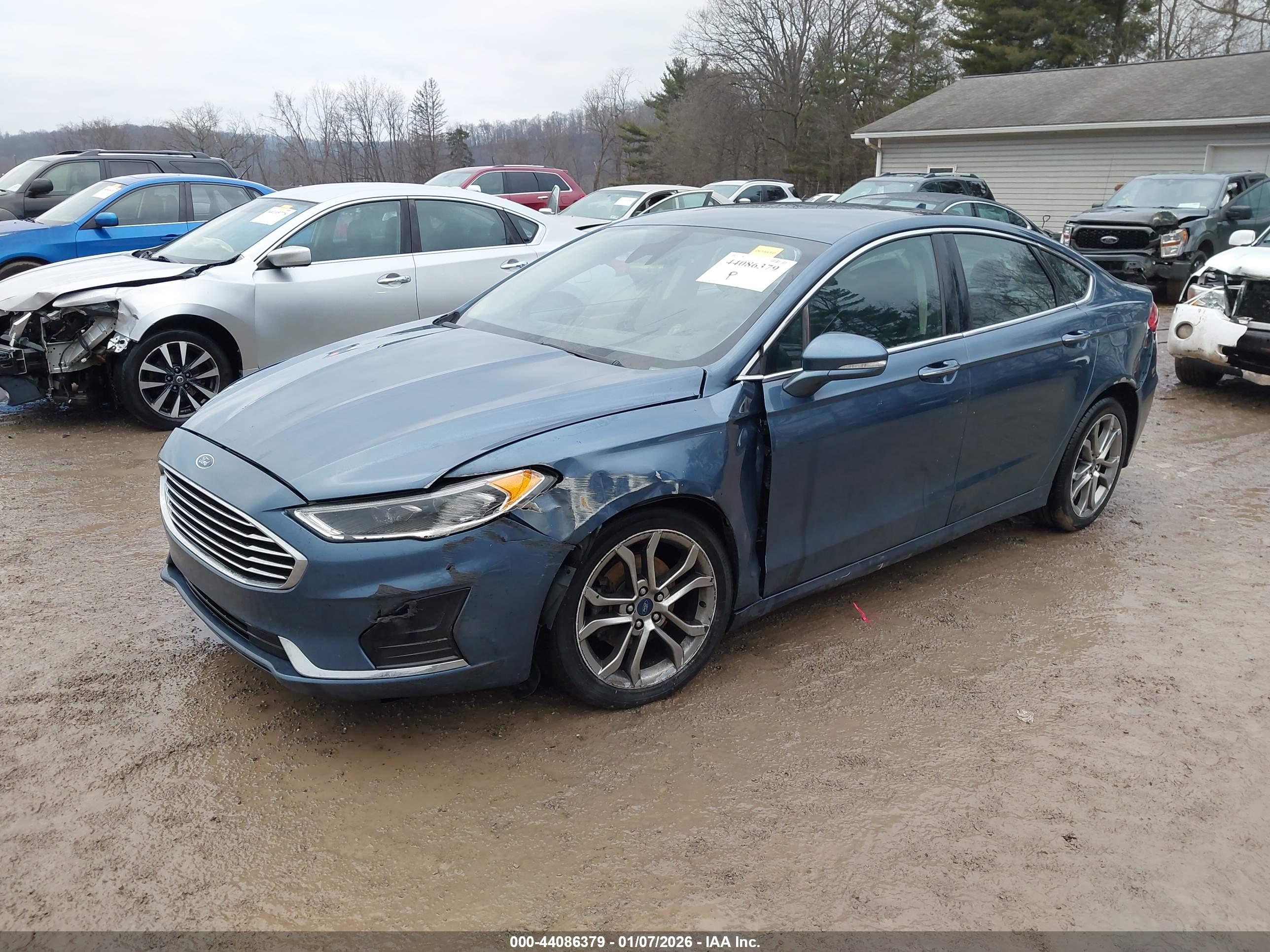 FORD FUSION image 2