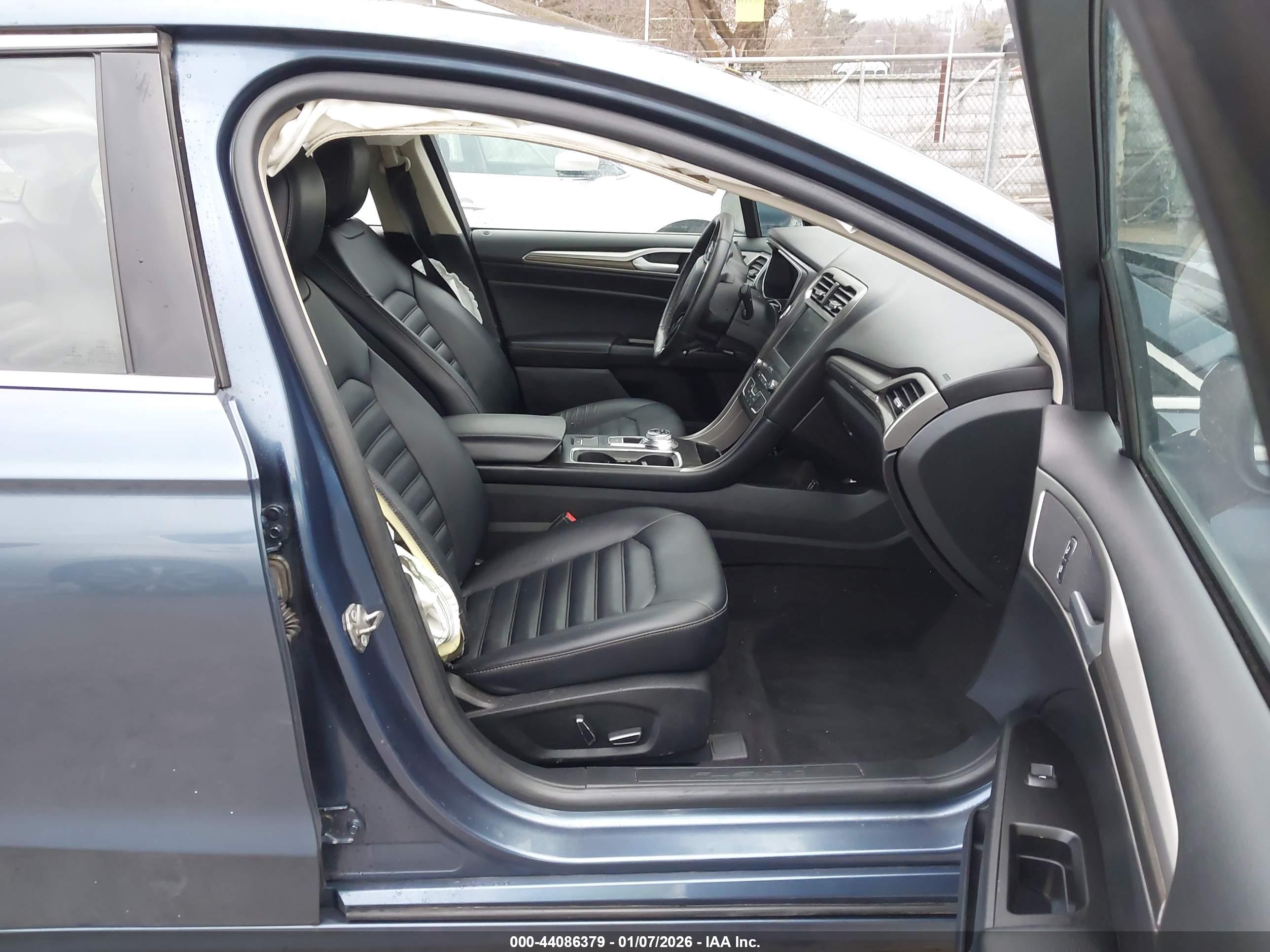 FORD FUSION image 5