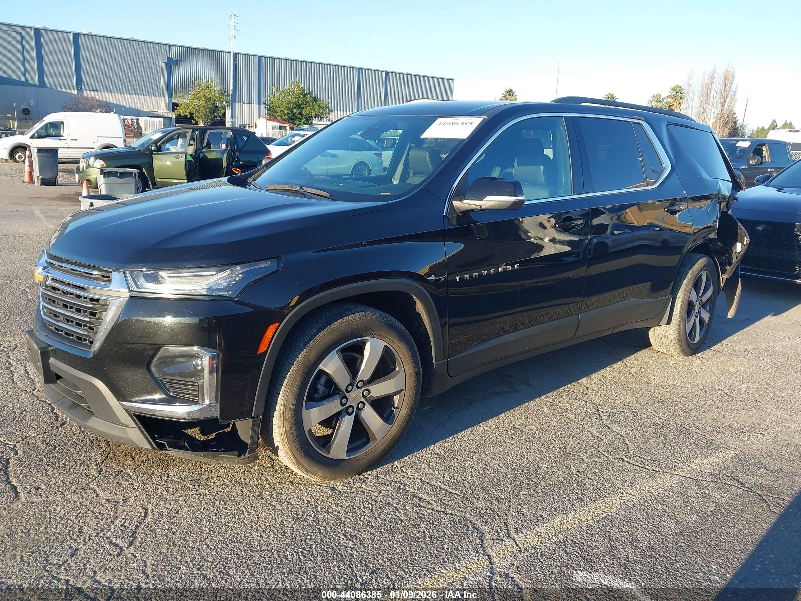 CHEVROLET TRAVERSE image 2