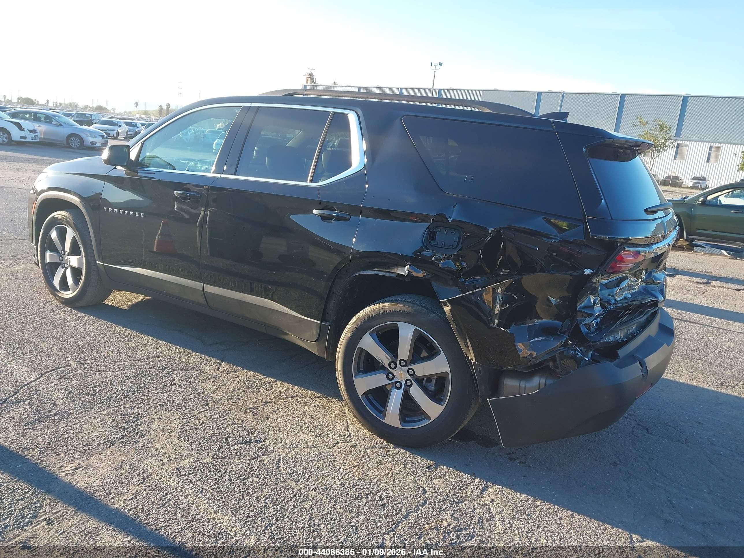 CHEVROLET TRAVERSE image 3