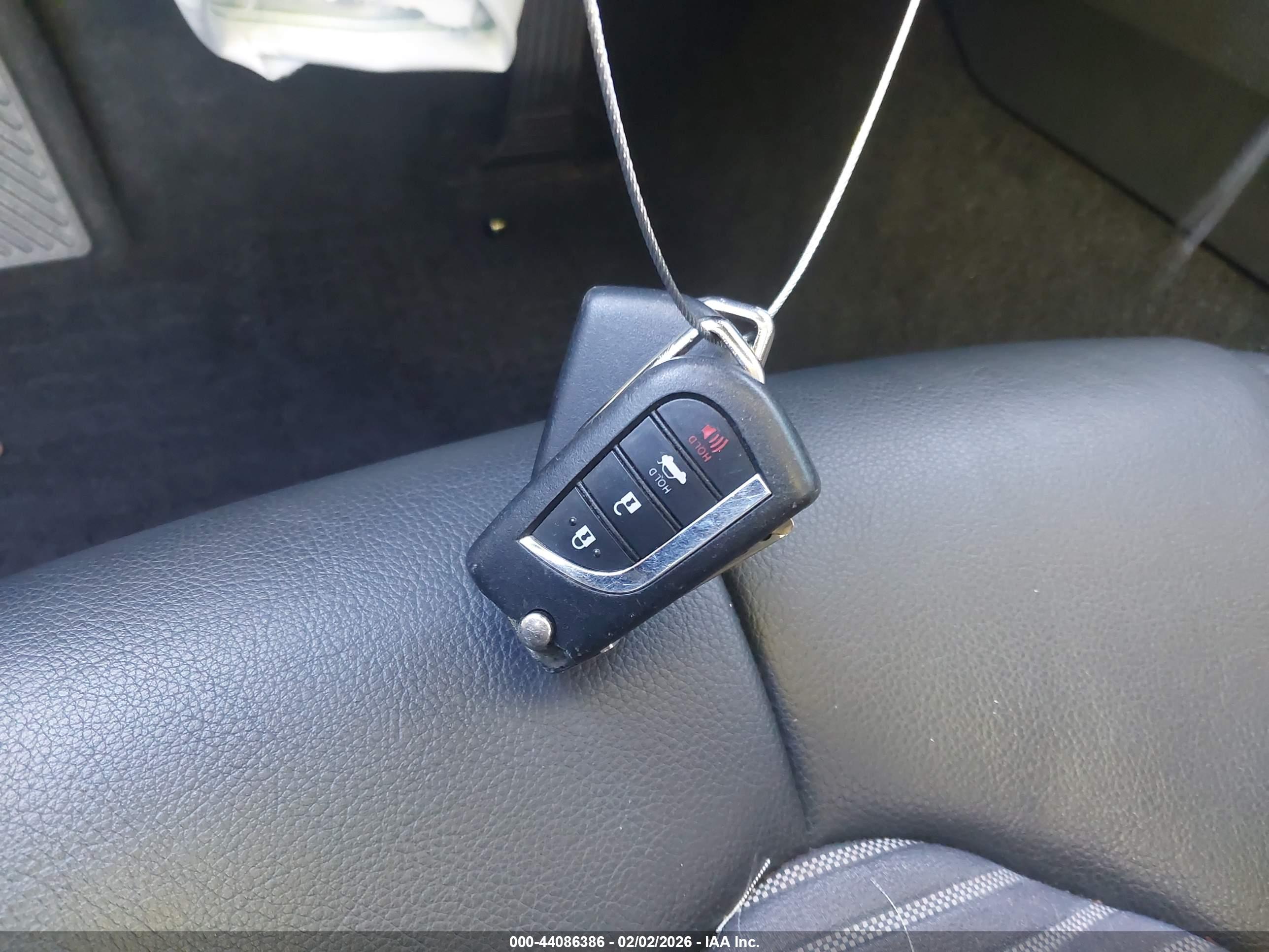 TOYOTA CAMRY image 11