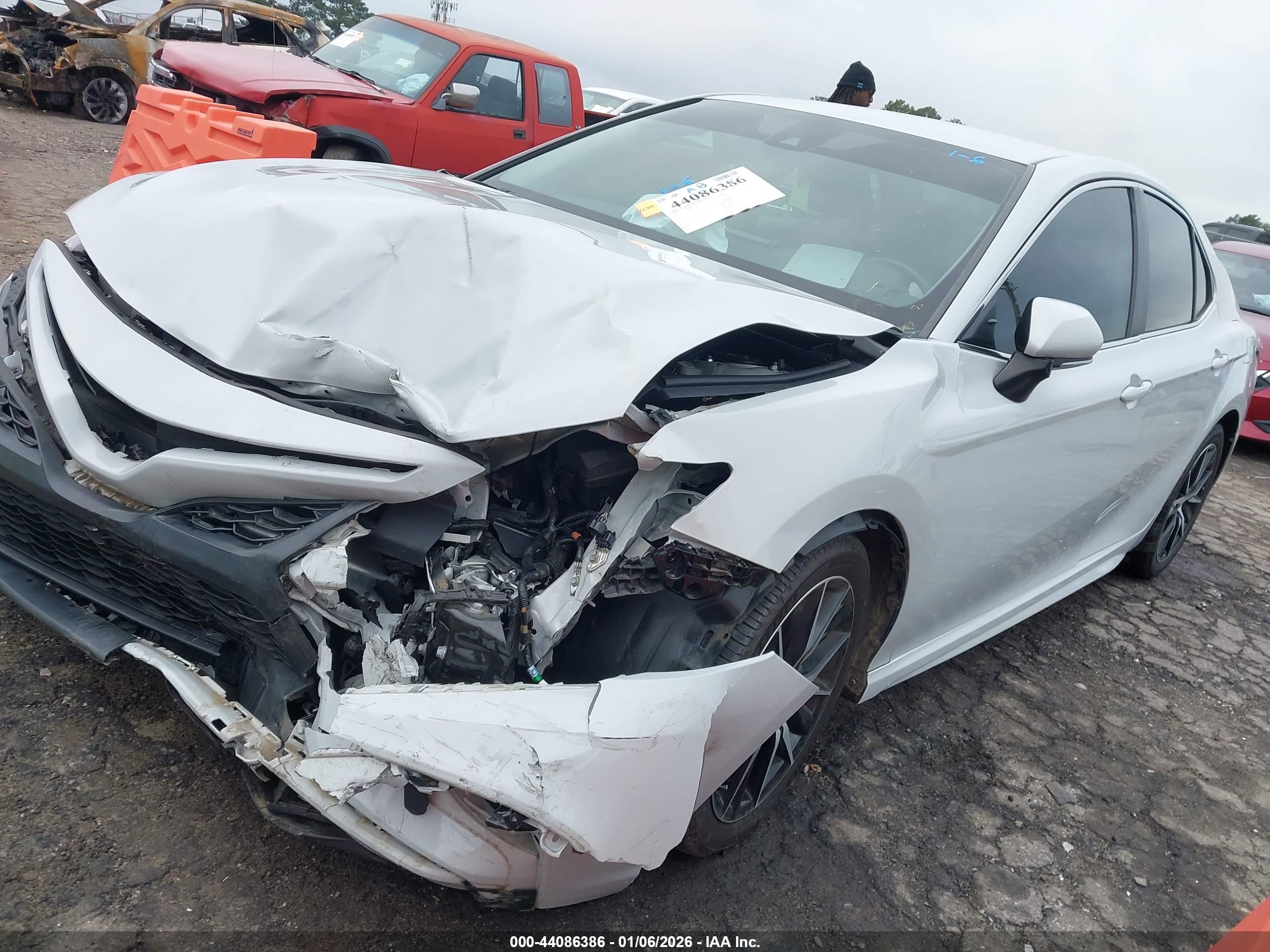 TOYOTA CAMRY image 2