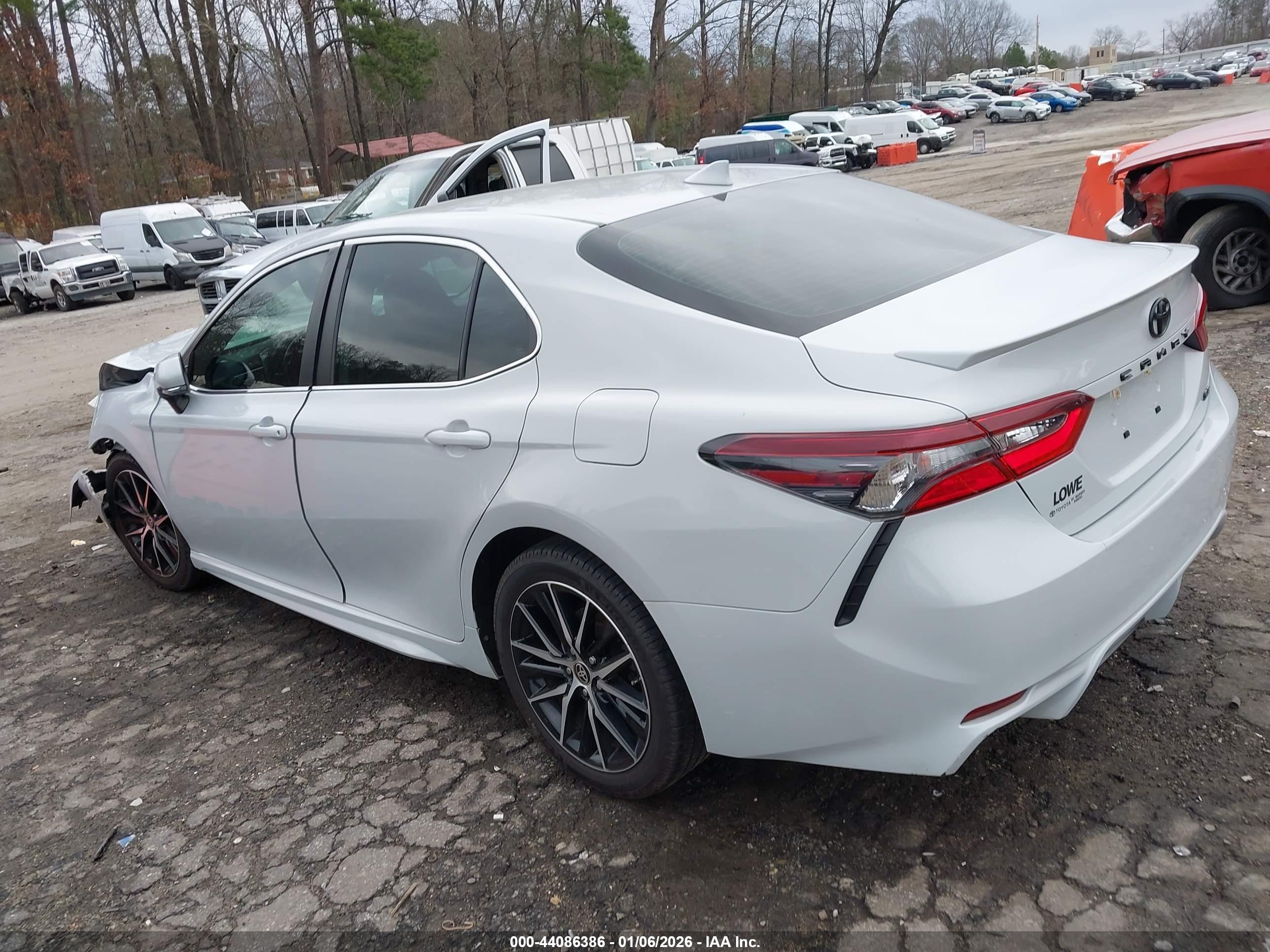 TOYOTA CAMRY image 3
