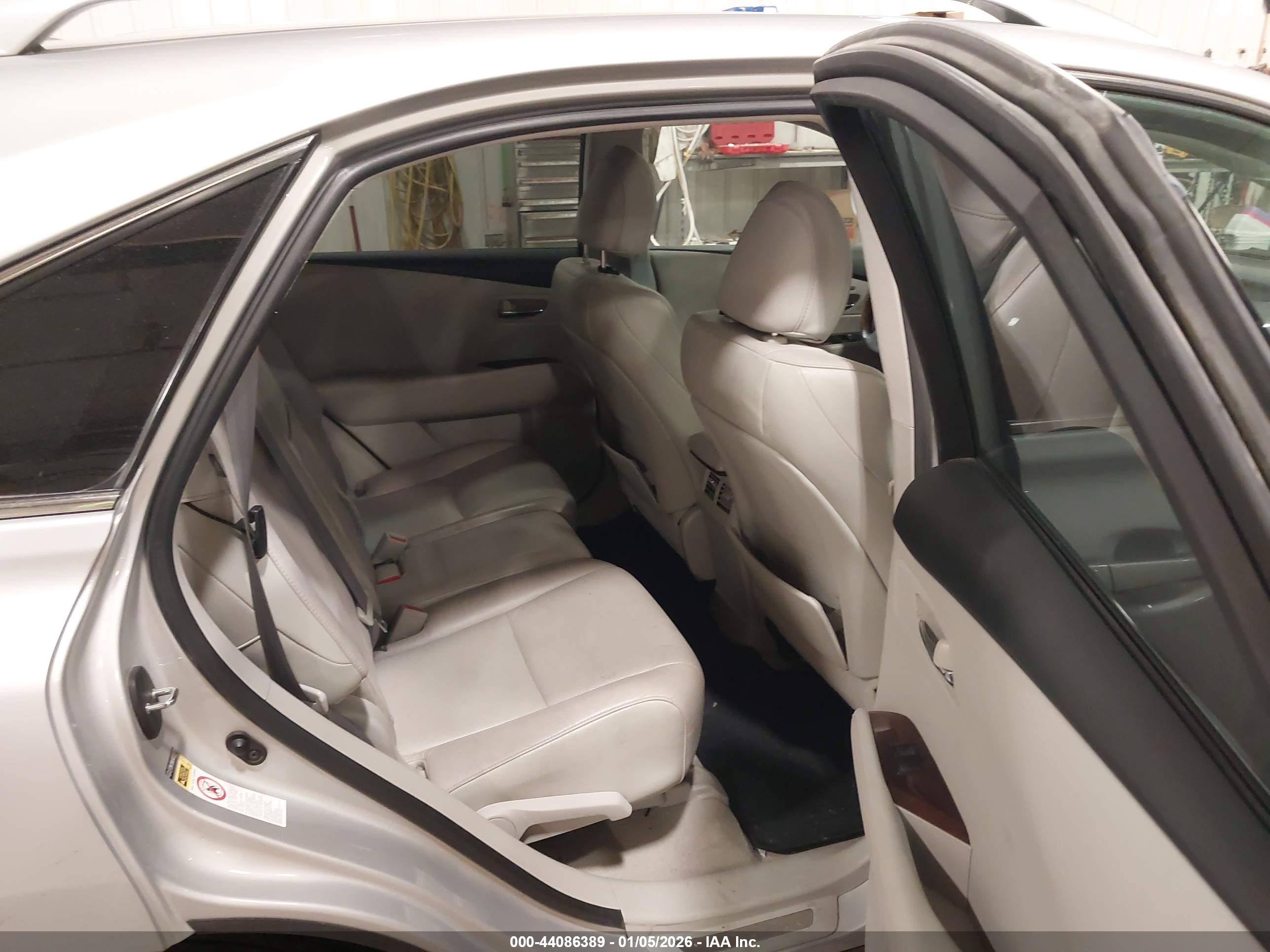 LEXUS RX image 8