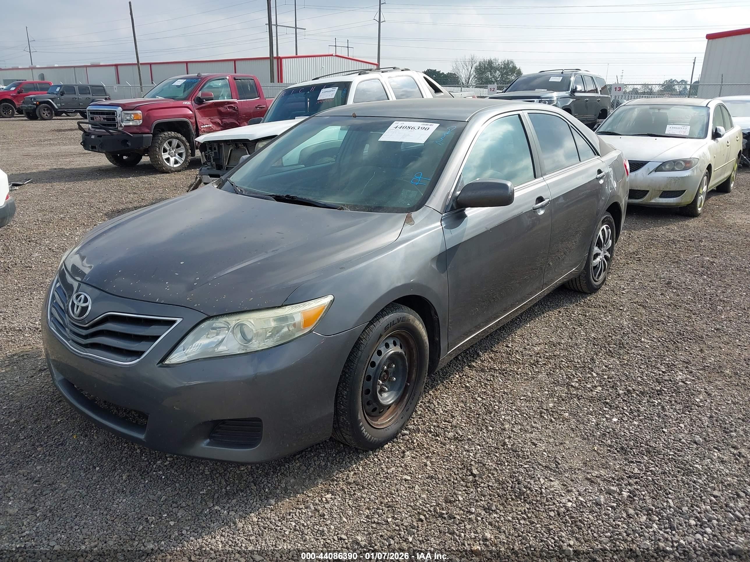 TOYOTA CAMRY image 2
