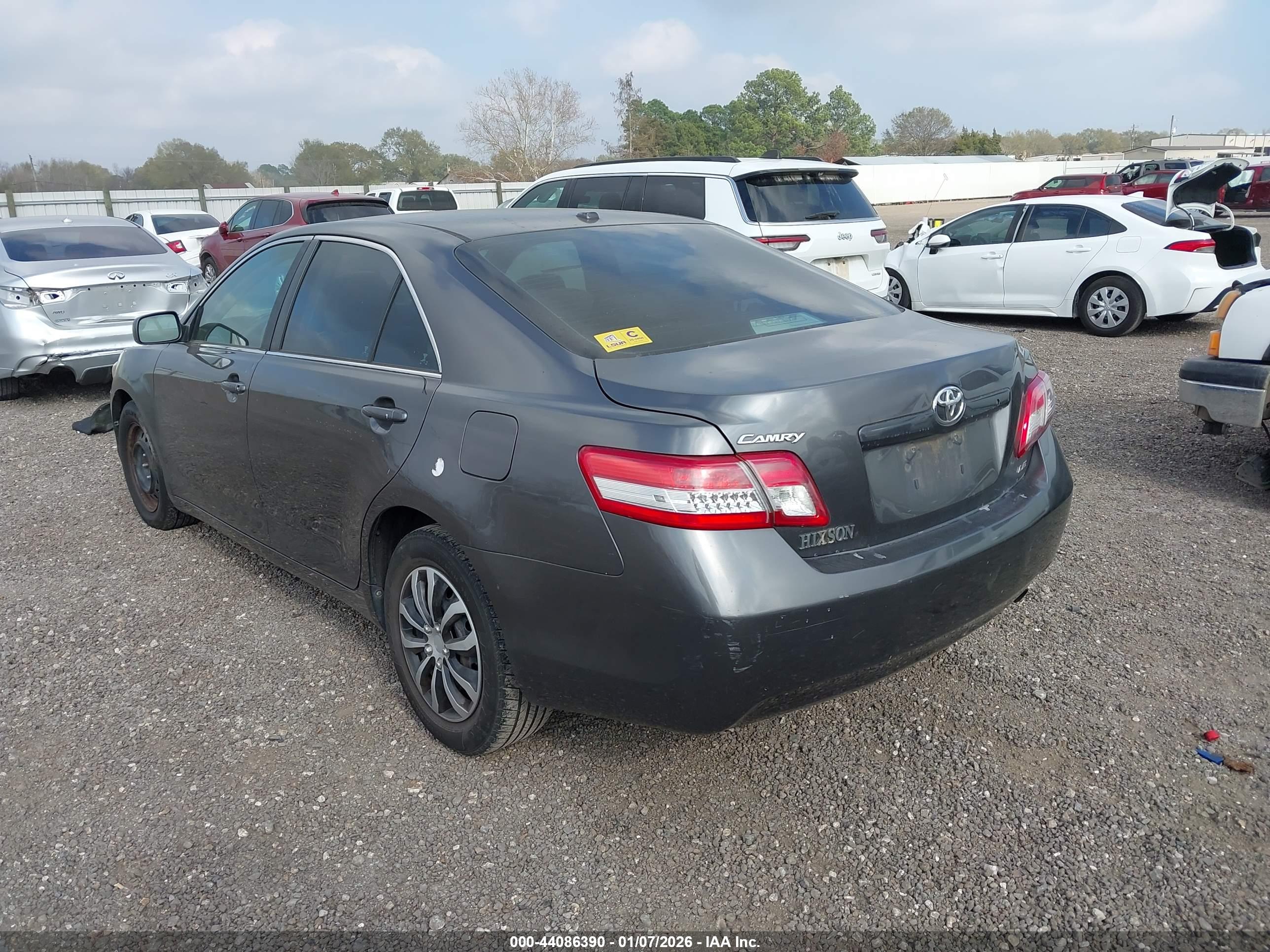 TOYOTA CAMRY image 3