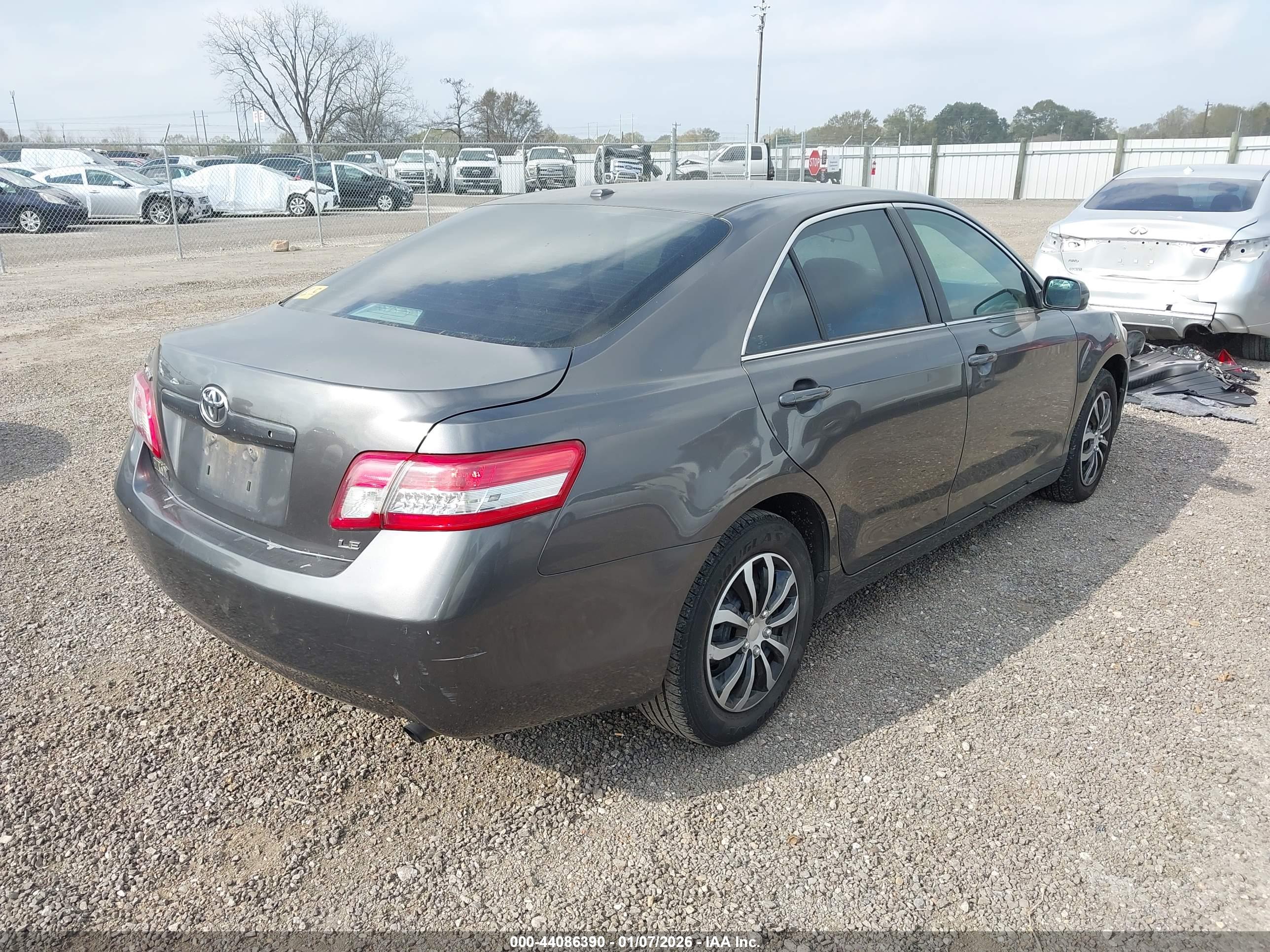 TOYOTA CAMRY image 4