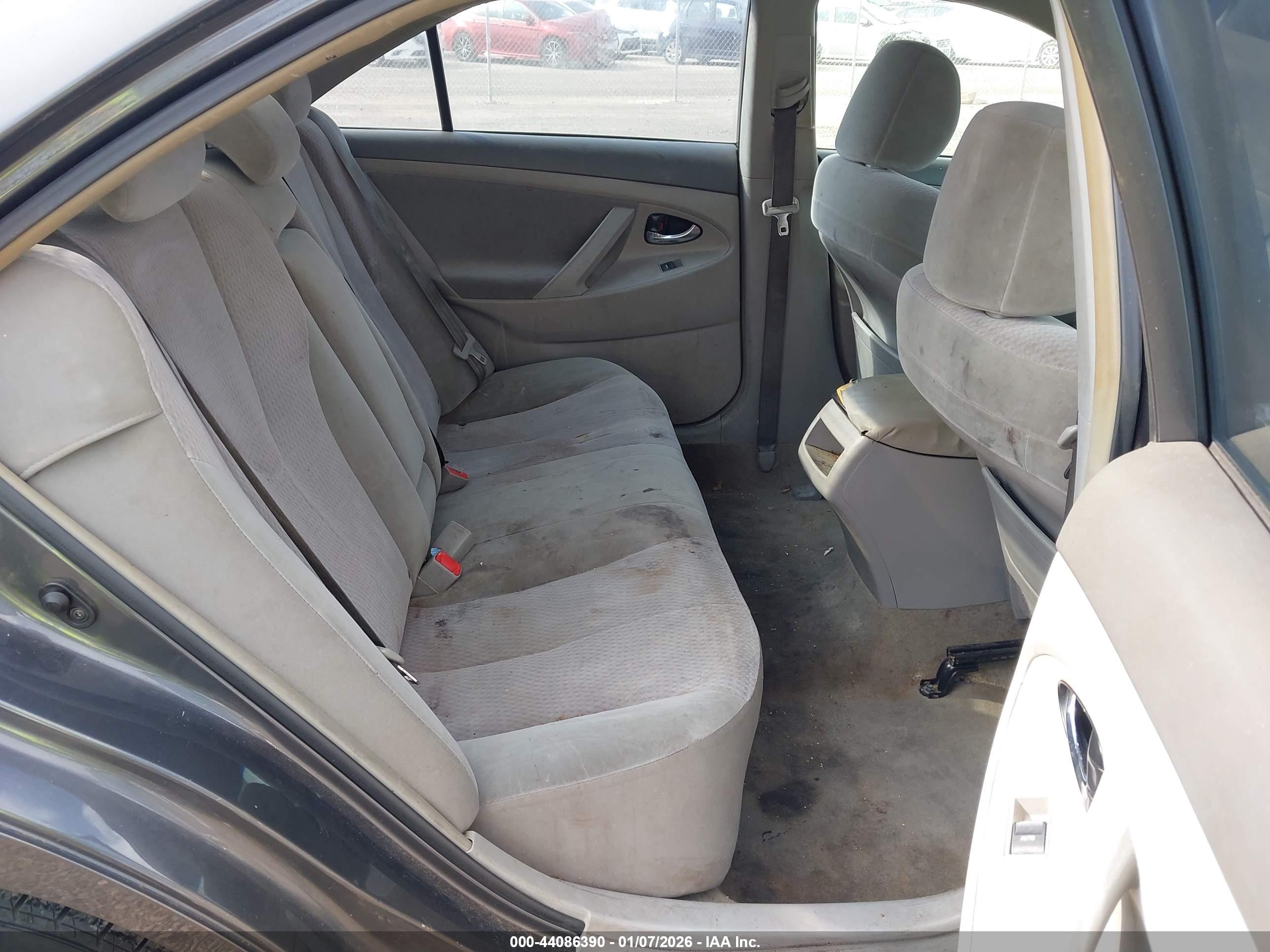 TOYOTA CAMRY image 8